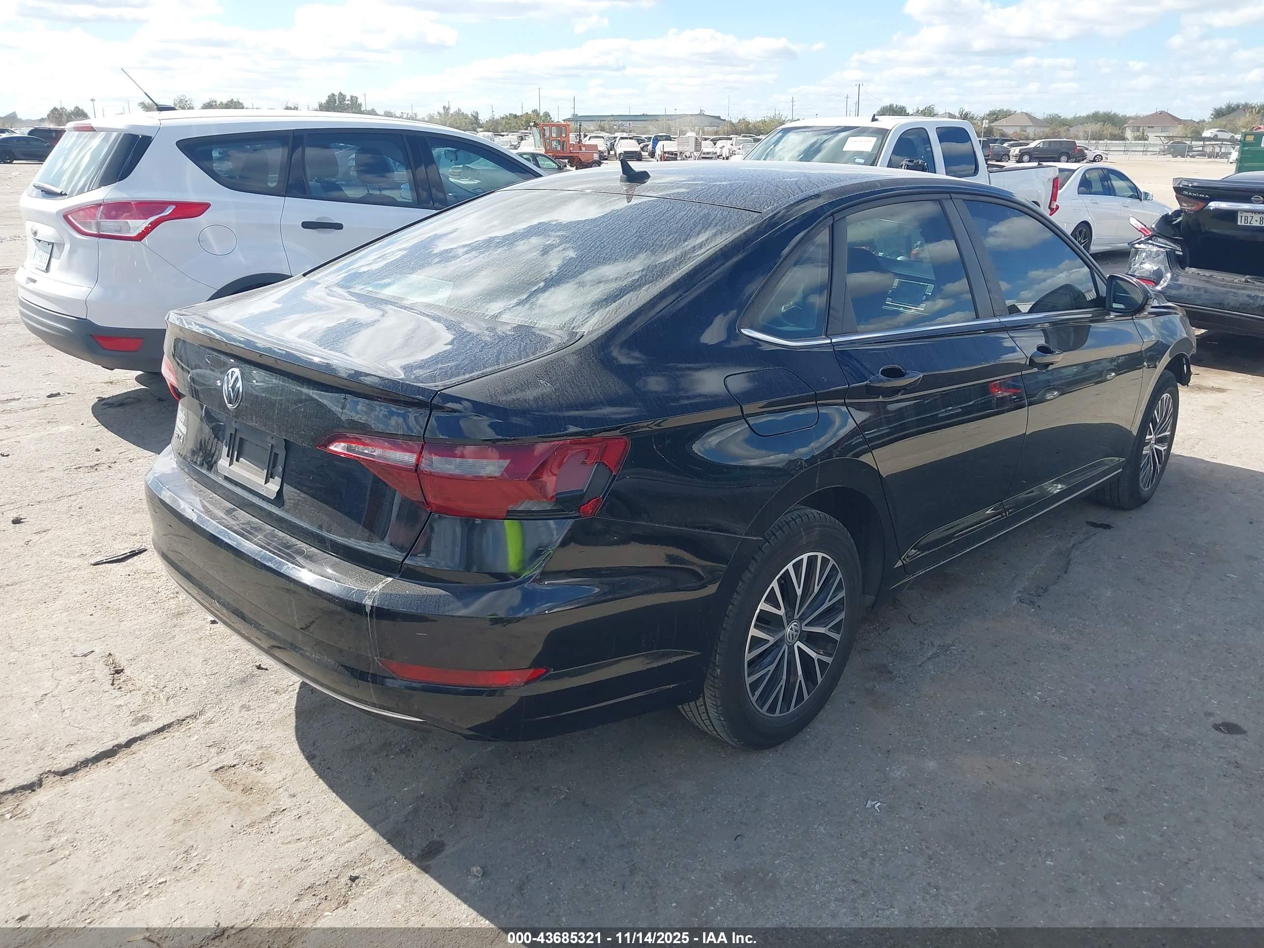 VOLKSWAGEN JETTA image 4