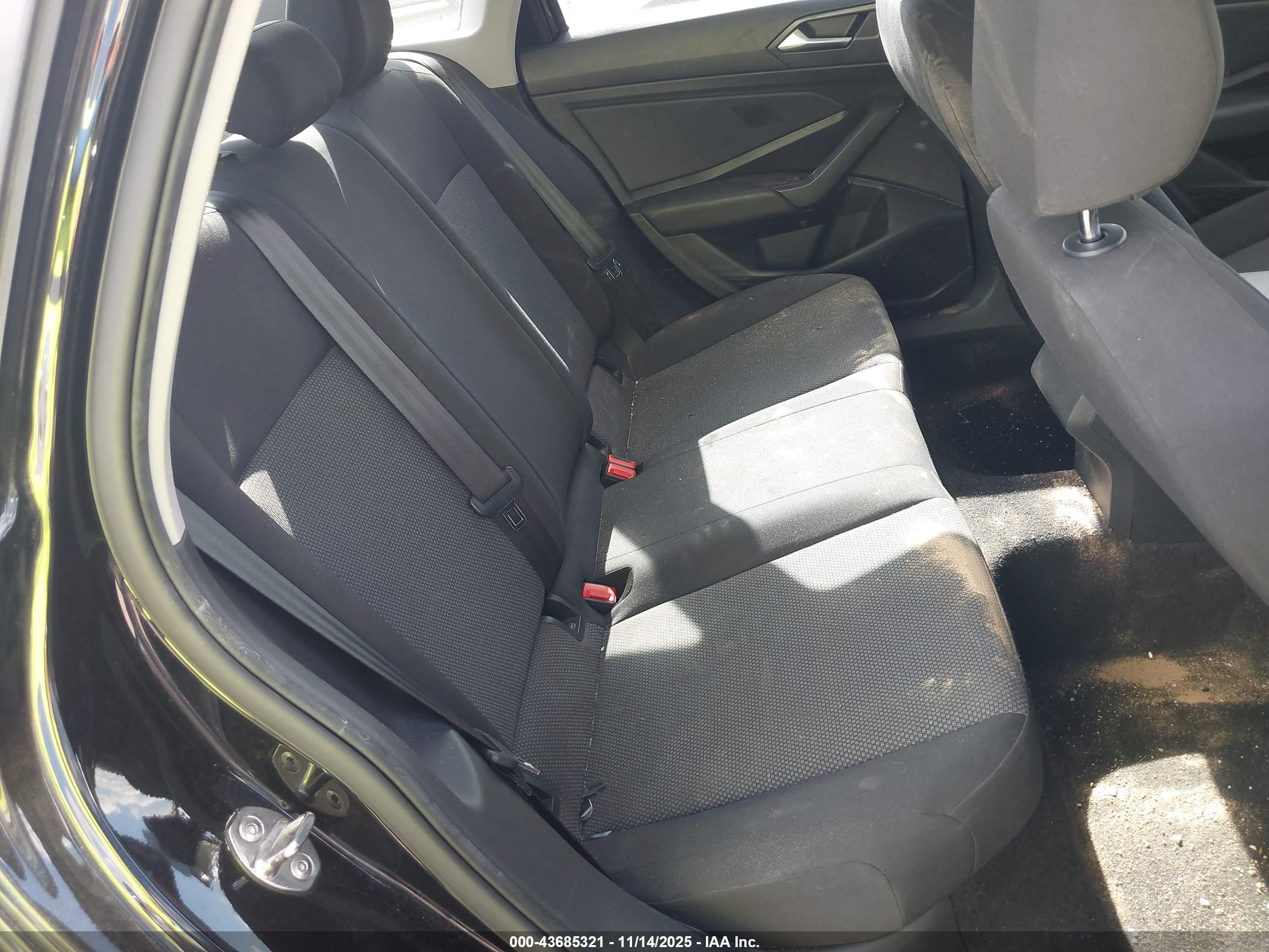 VOLKSWAGEN JETTA image 8