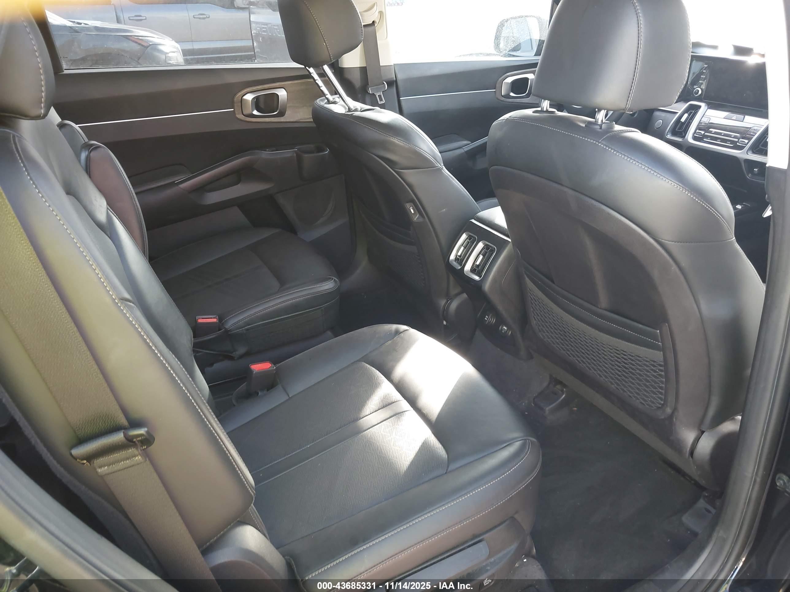 KIA SORENTO image 8