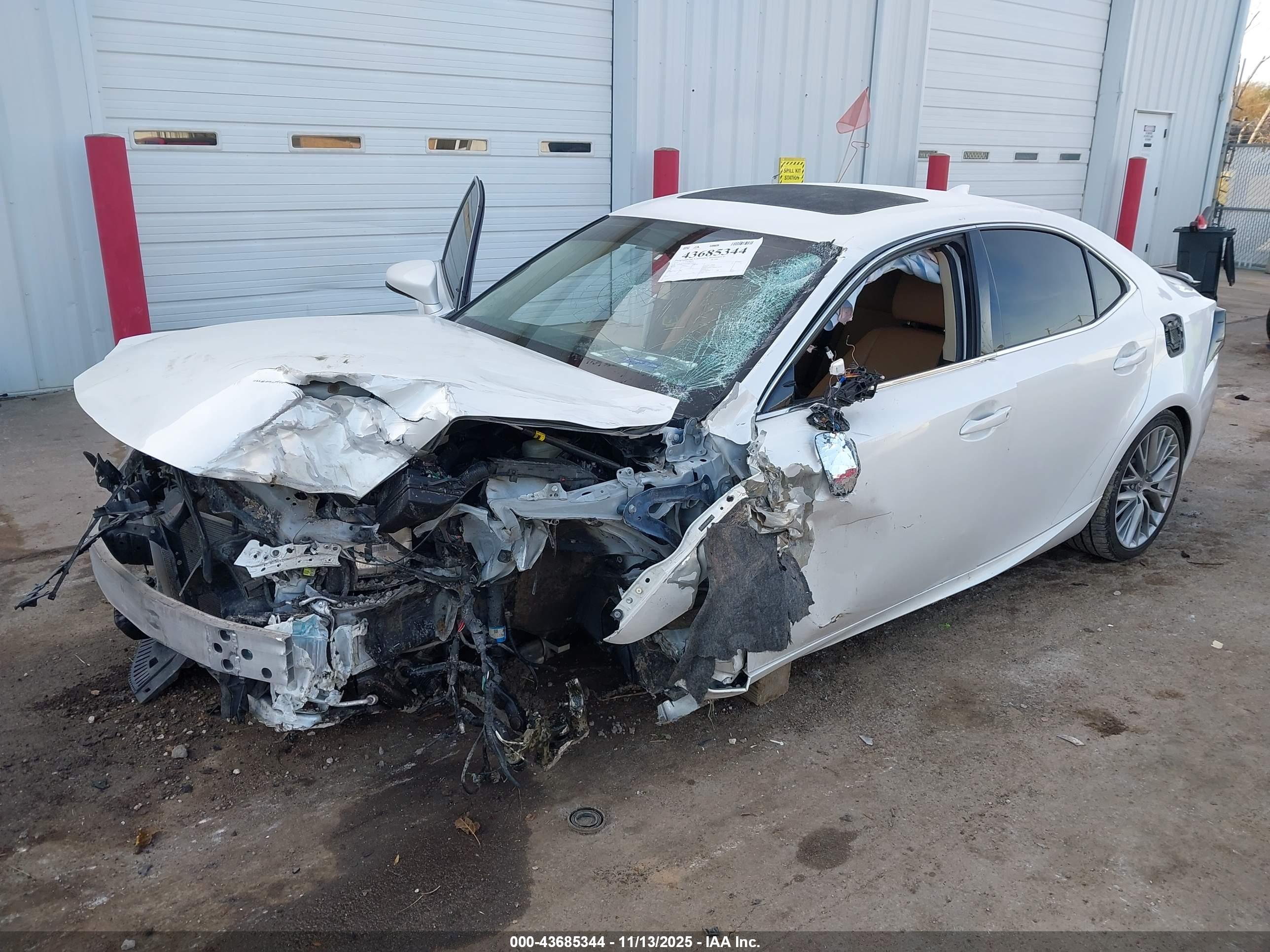LEXUS IS image 2