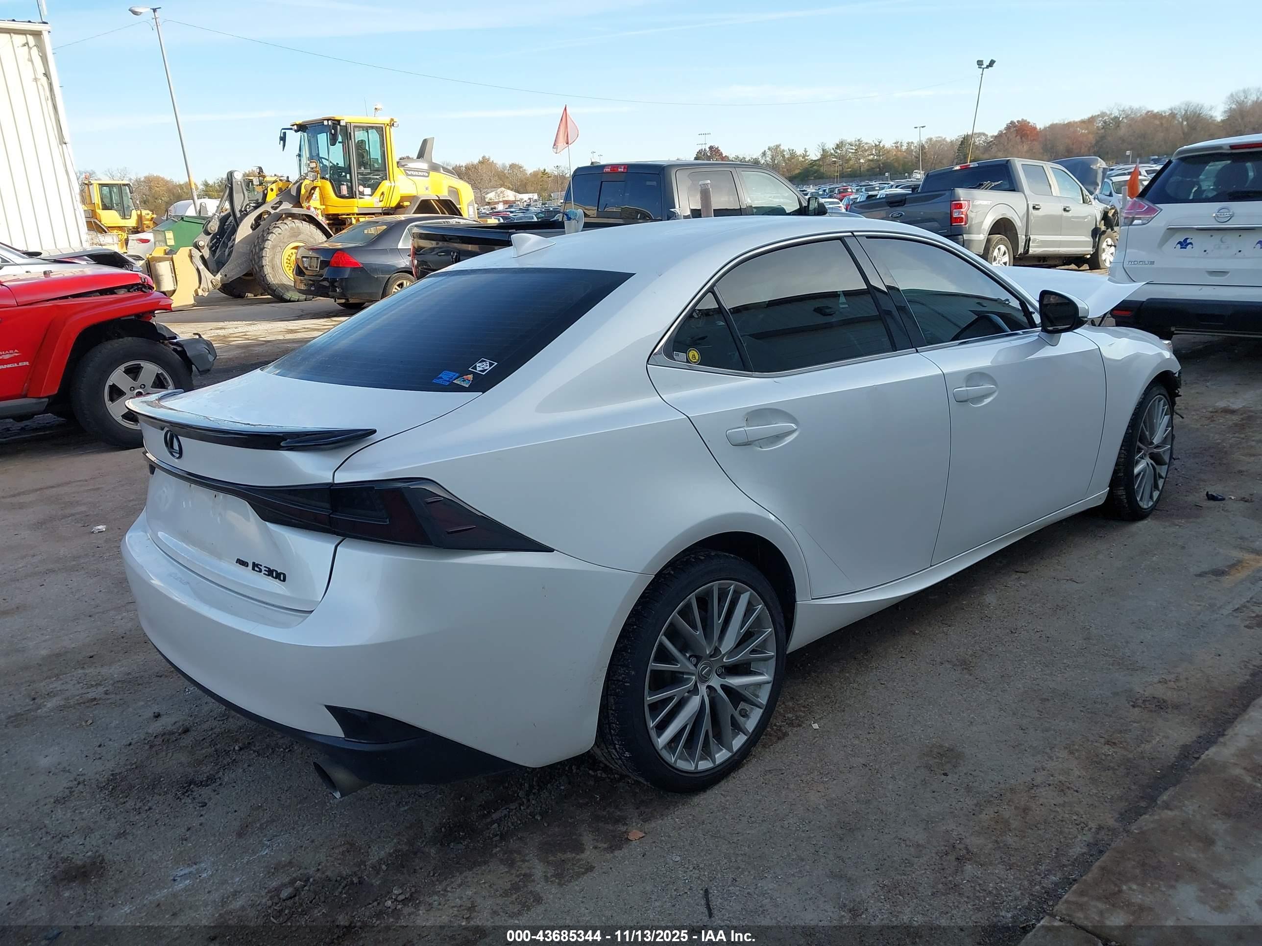 LEXUS IS image 4