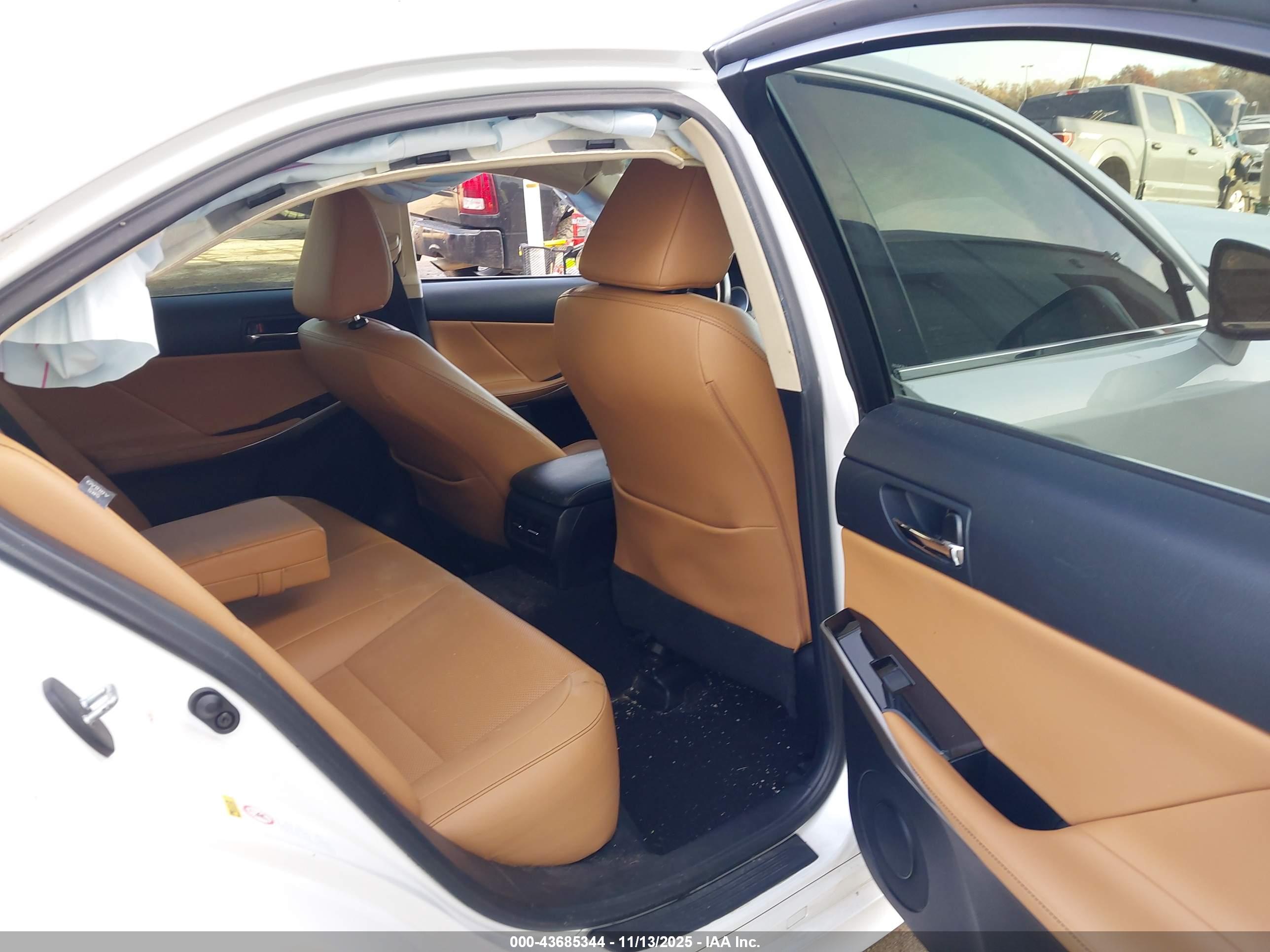 LEXUS IS image 8