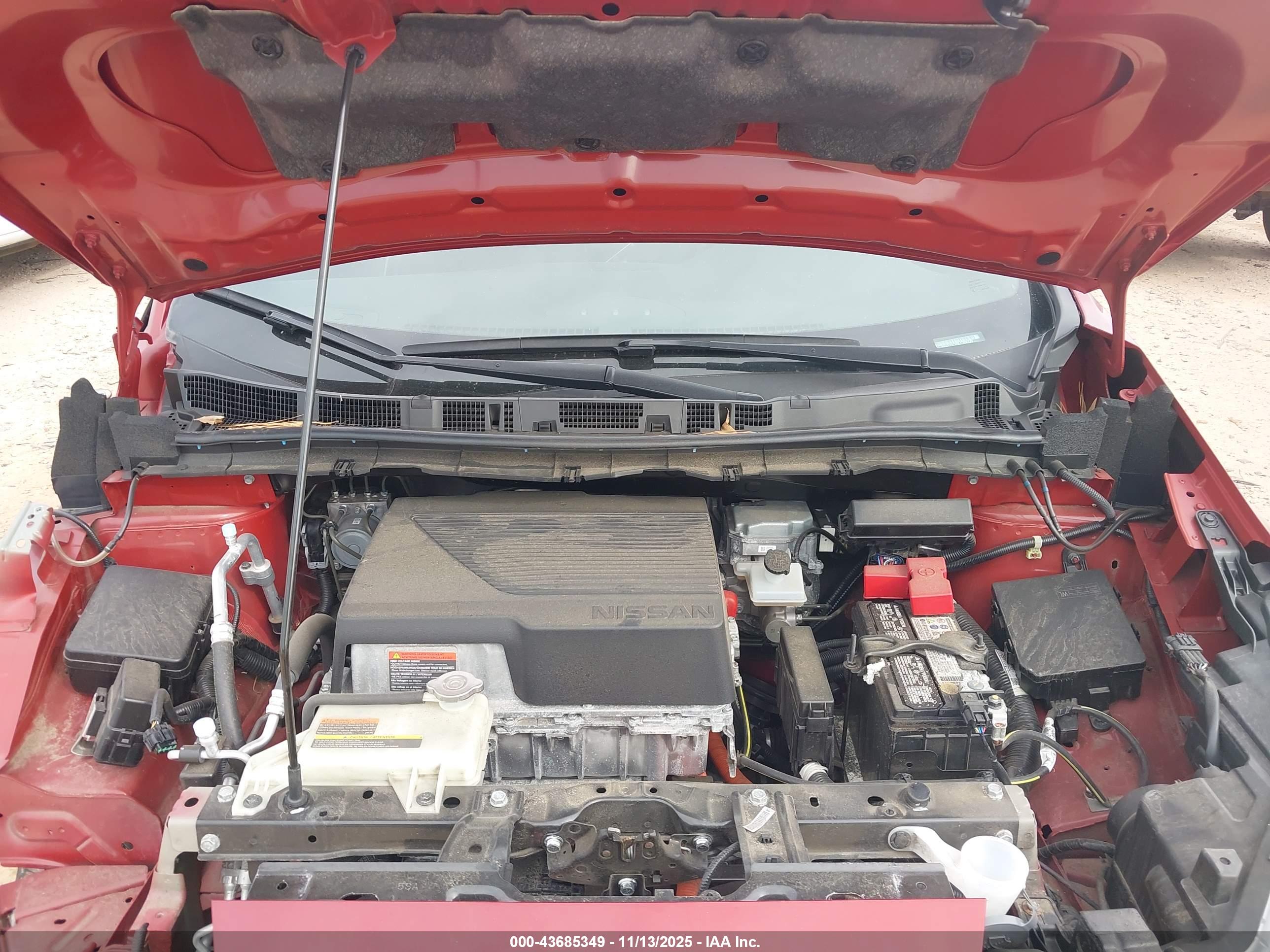 NISSAN LEAF image 10