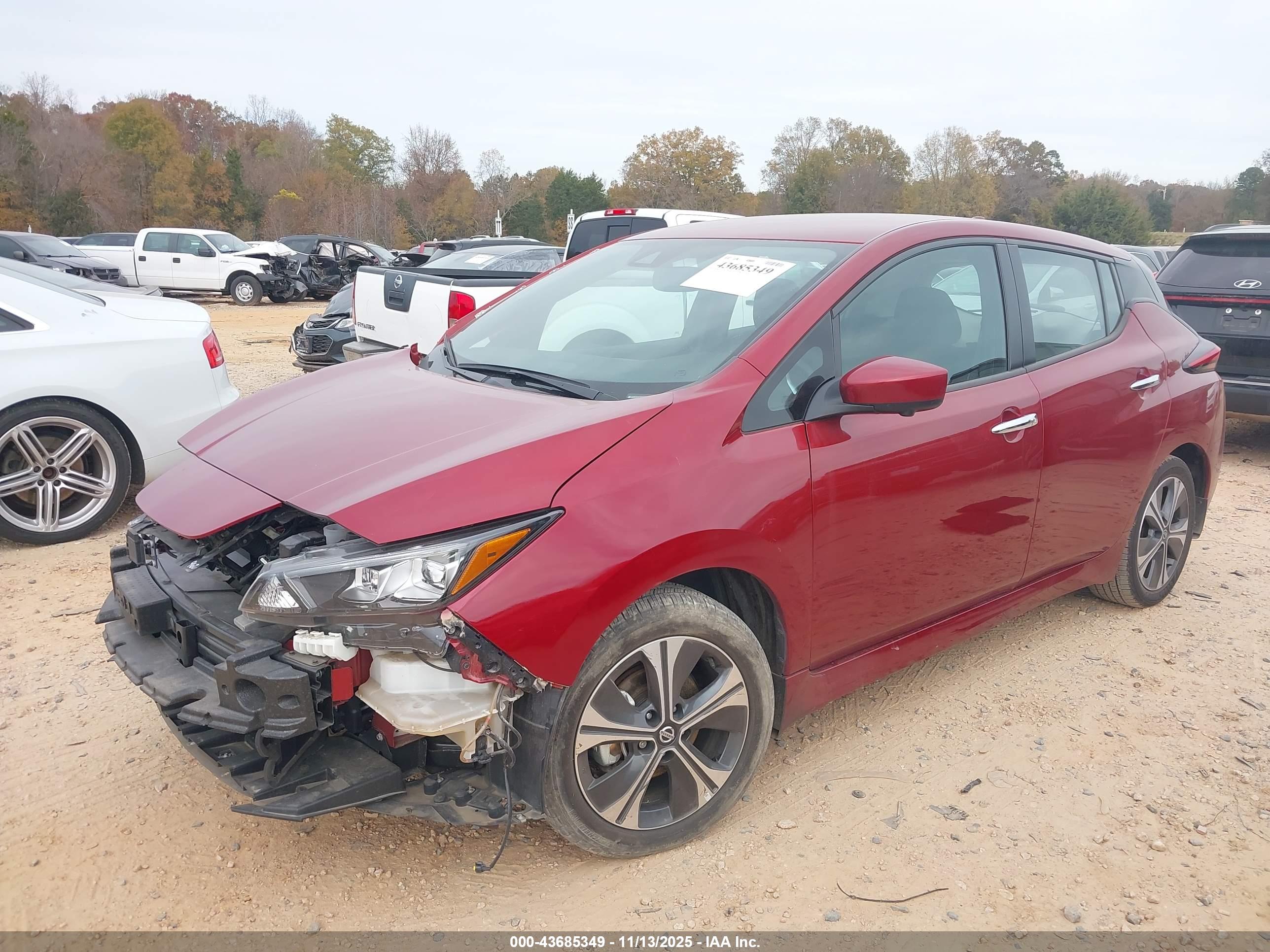 NISSAN LEAF image 2
