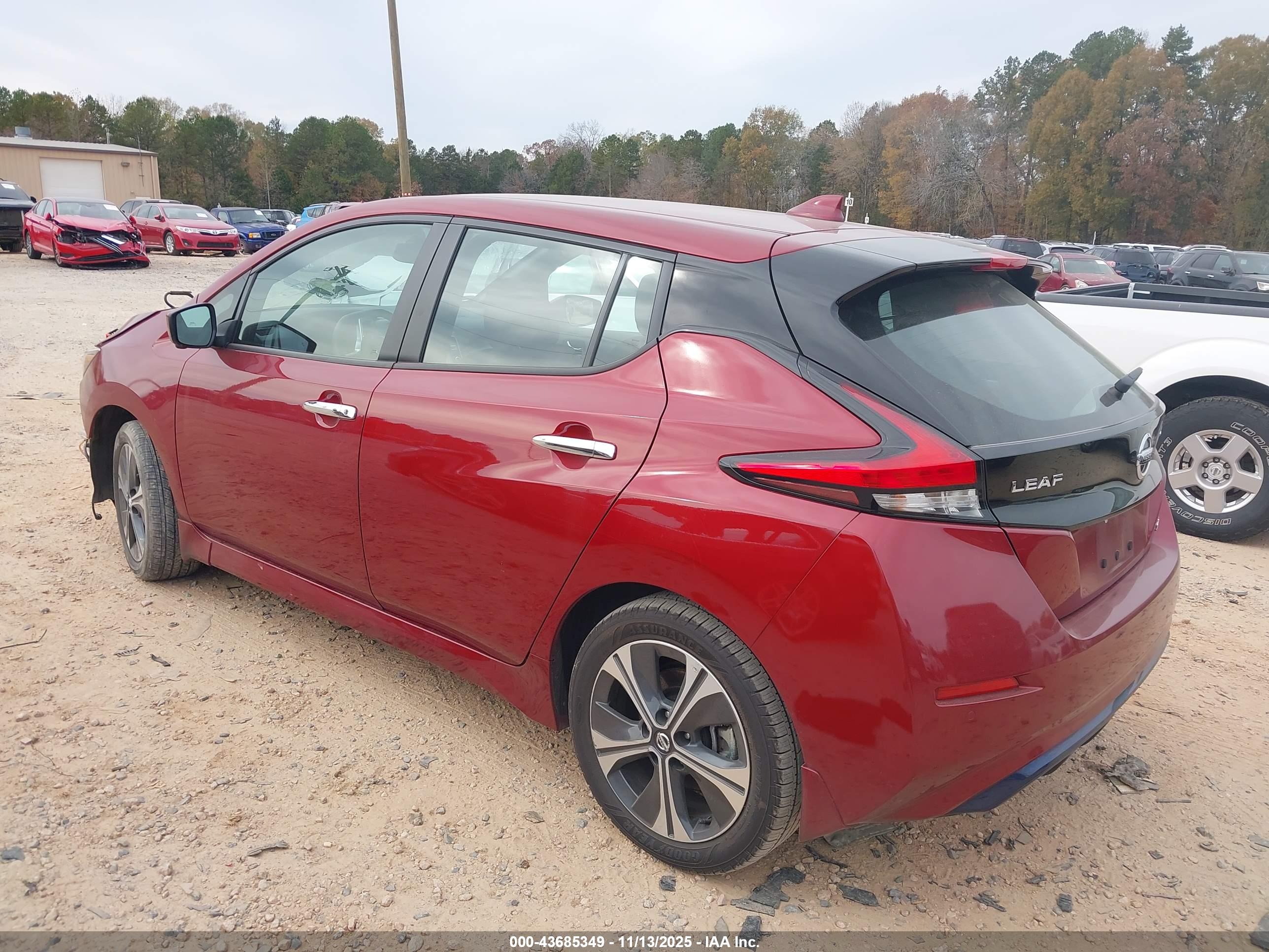 NISSAN LEAF image 3