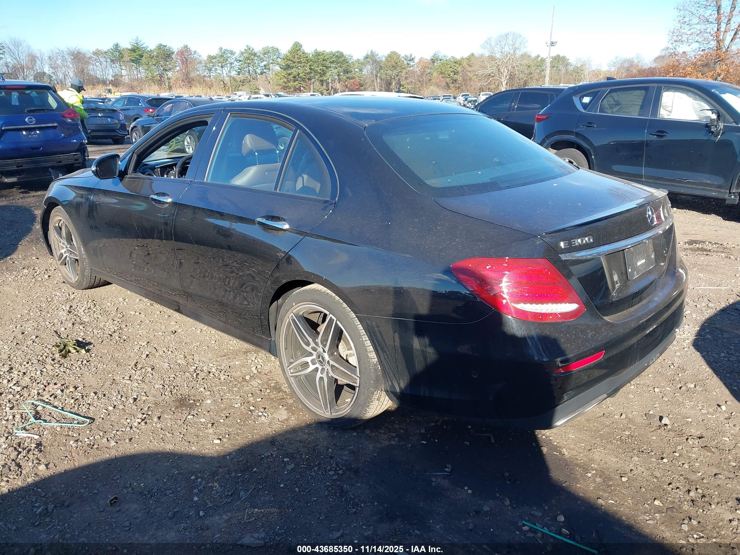 MERCEDES-BENZ E image 3