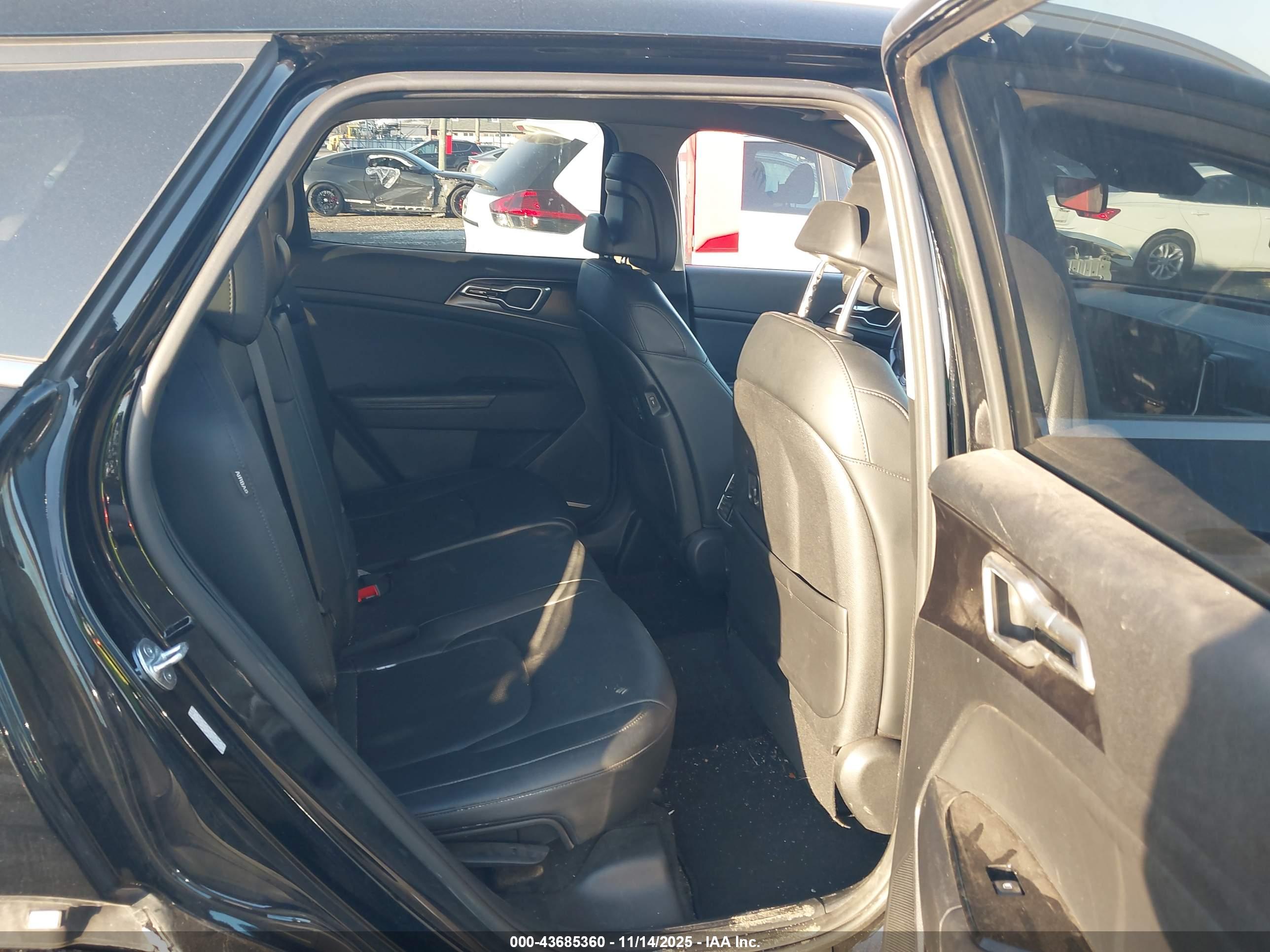 KIA SPORTAGE image 8