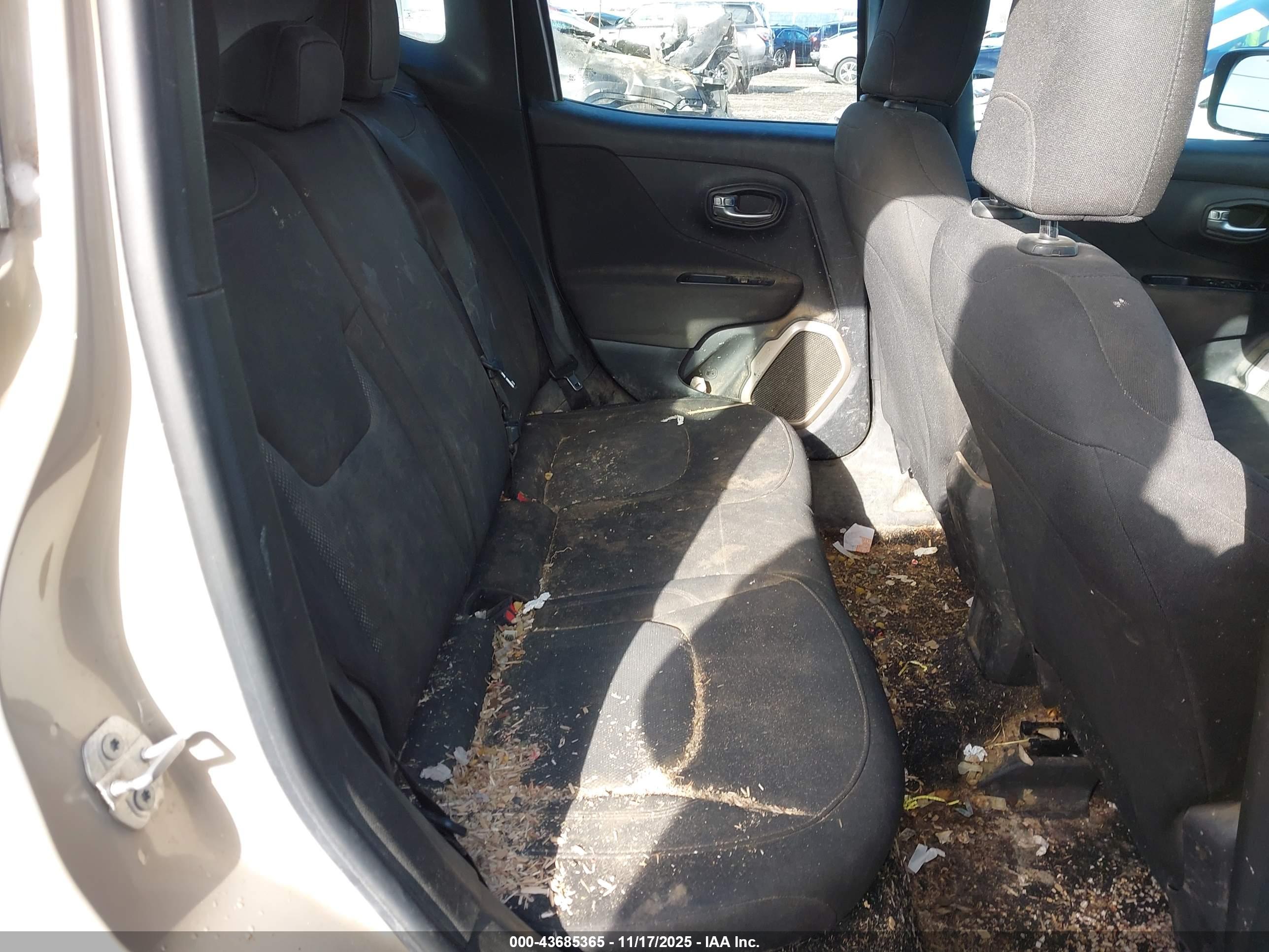 JEEP RENEGADE image 8