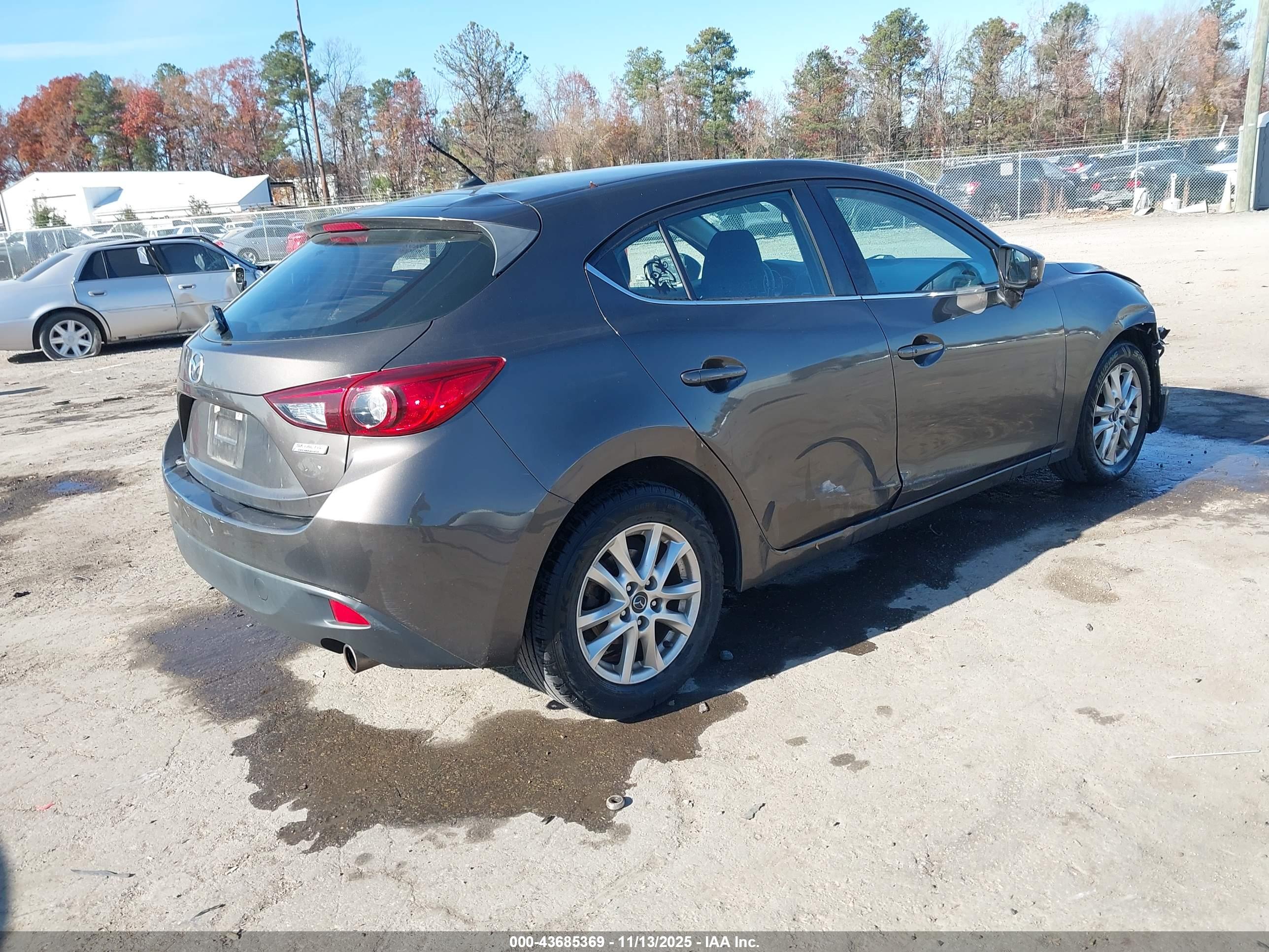 MAZDA MAZDA3 image 4