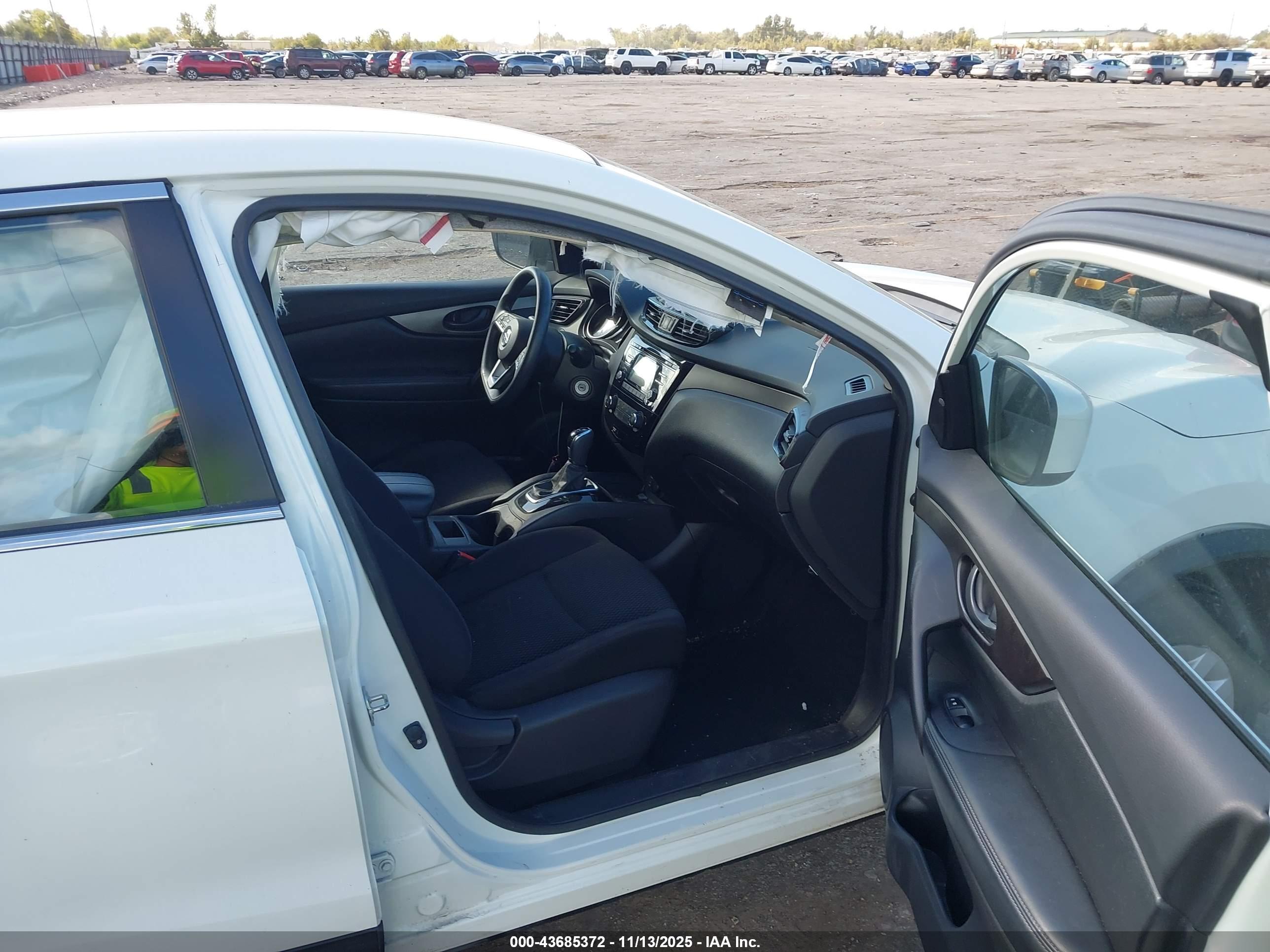 NISSAN ROGUE image 5