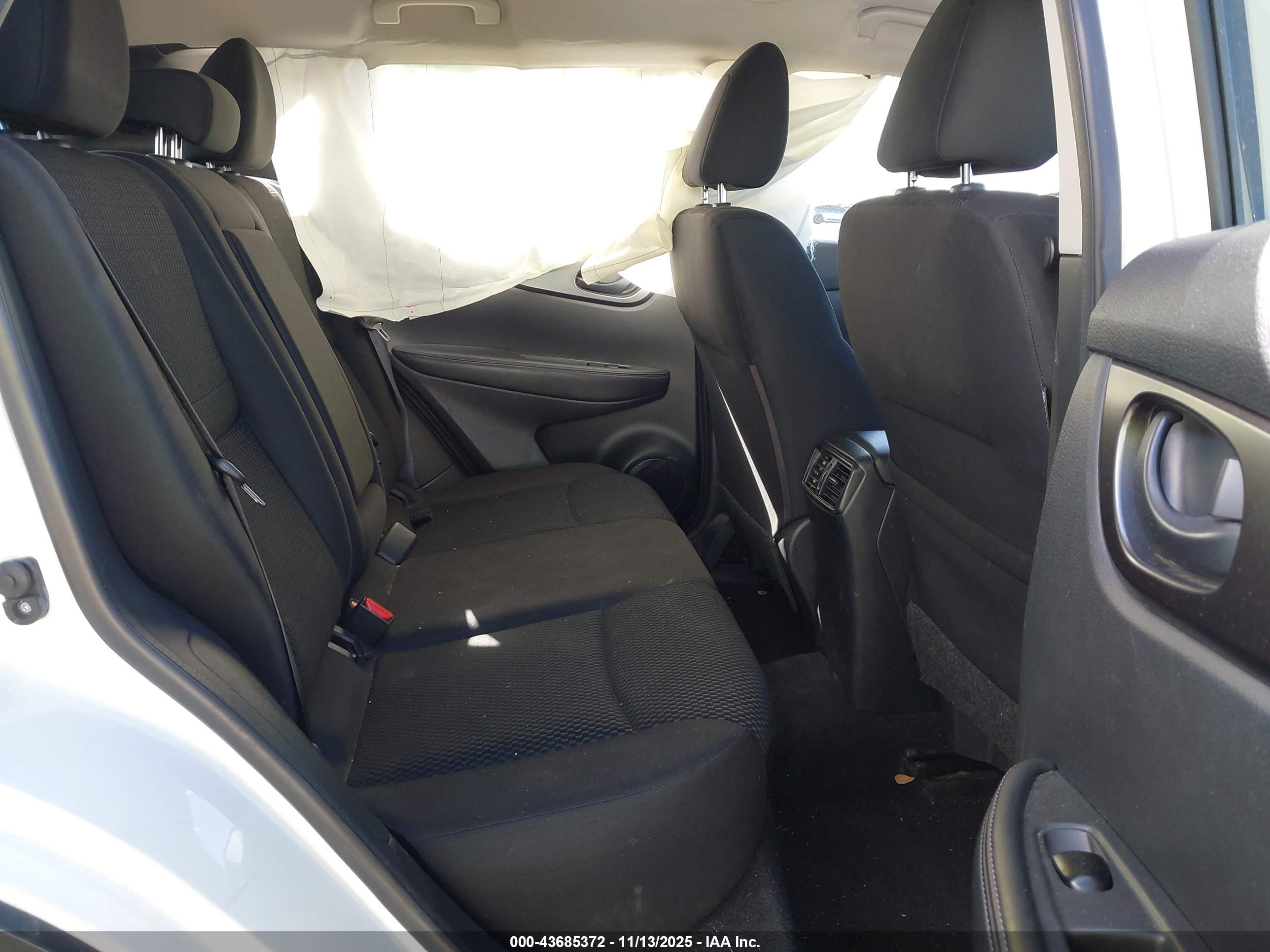 NISSAN ROGUE image 8