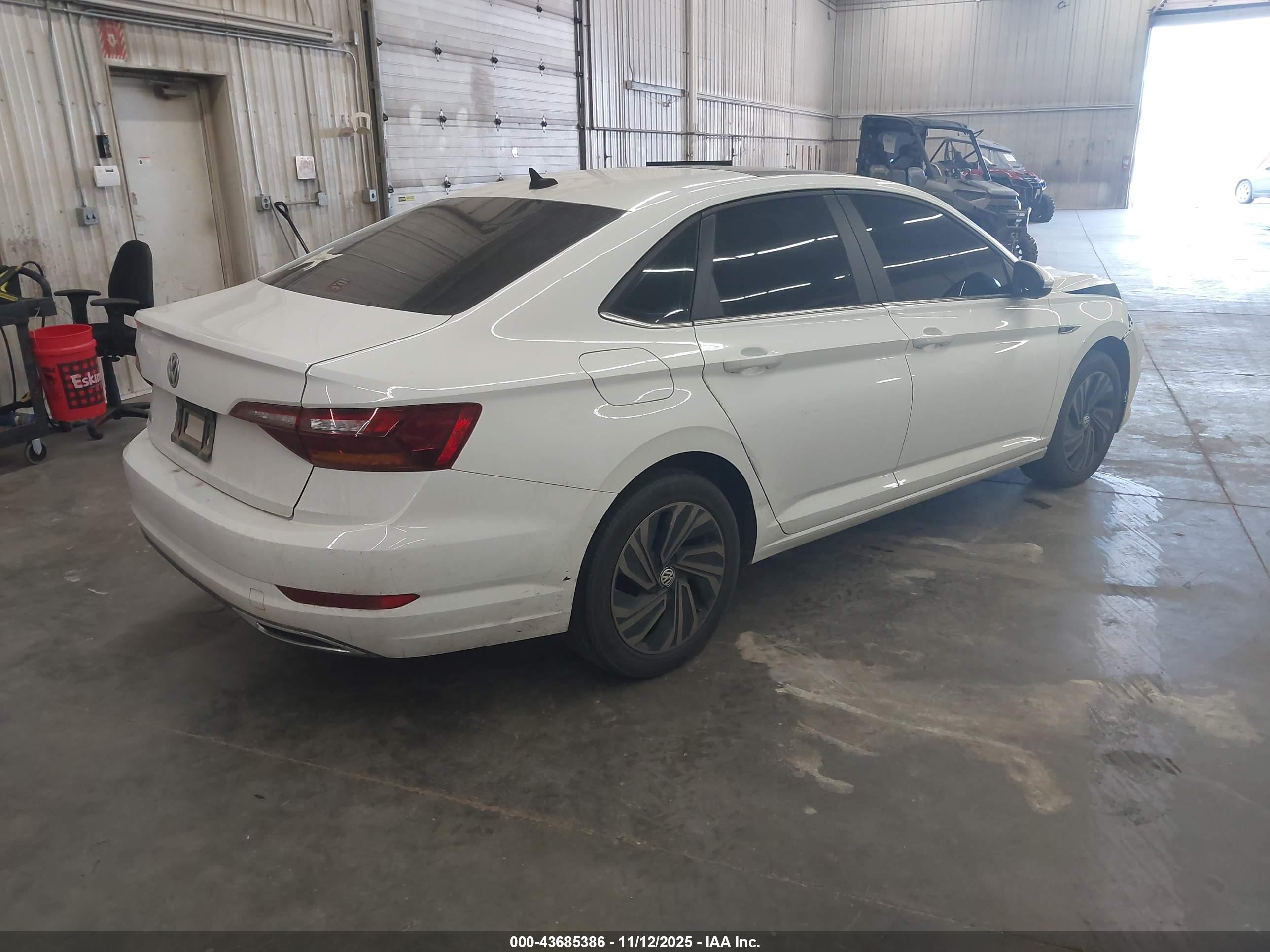 VOLKSWAGEN JETTA image 4