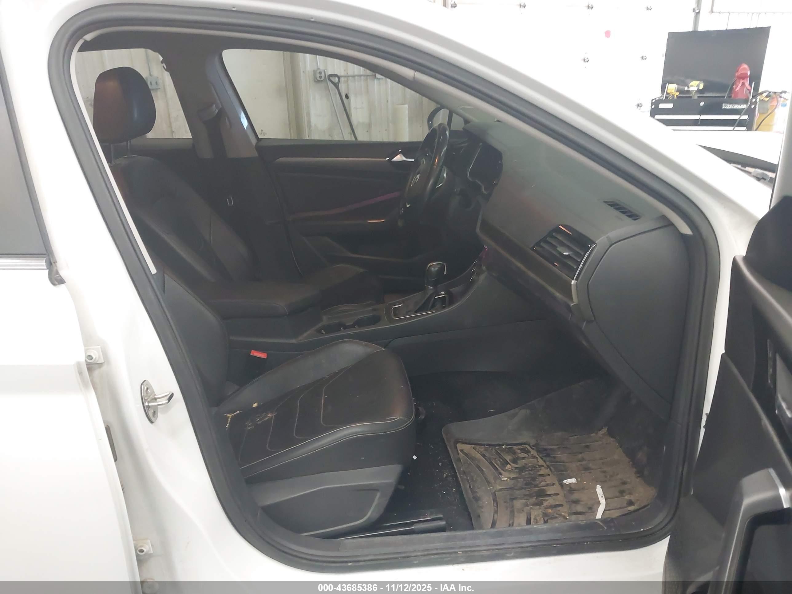 VOLKSWAGEN JETTA image 5