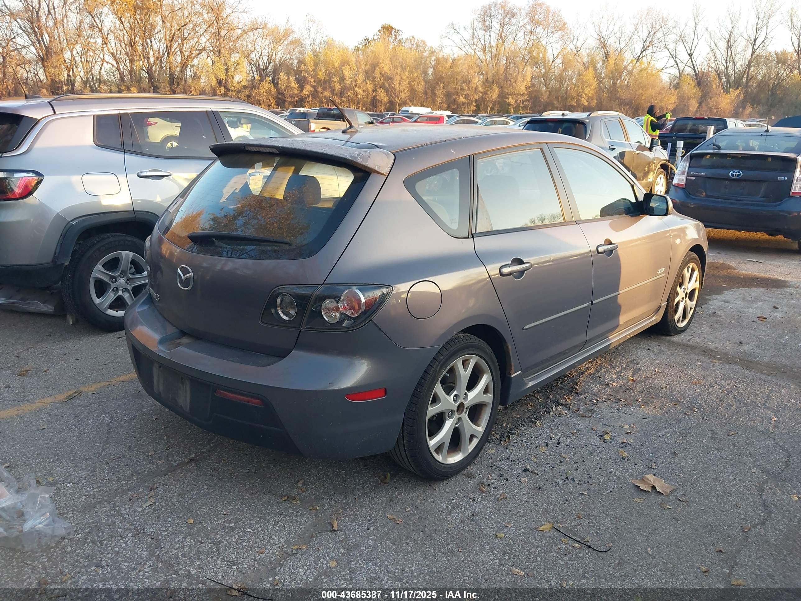 MAZDA MAZDA3 image 4
