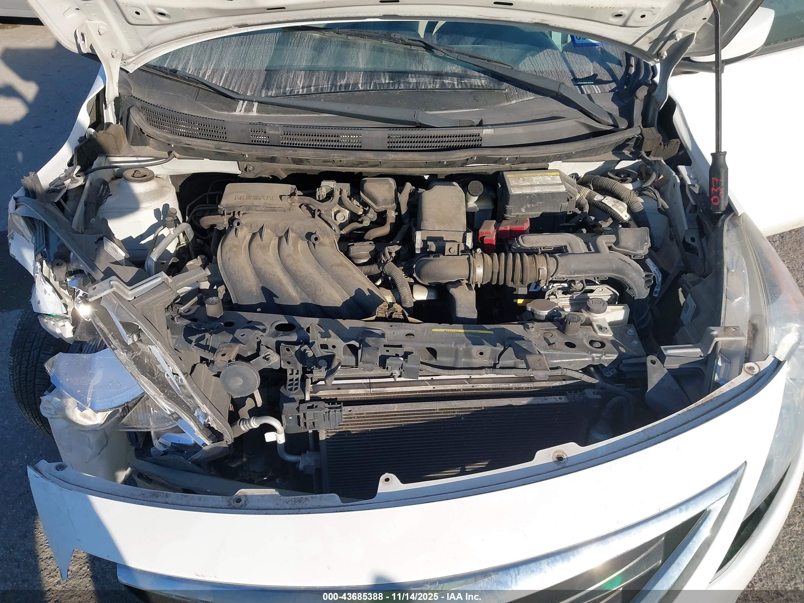 NISSAN VERSA image 10