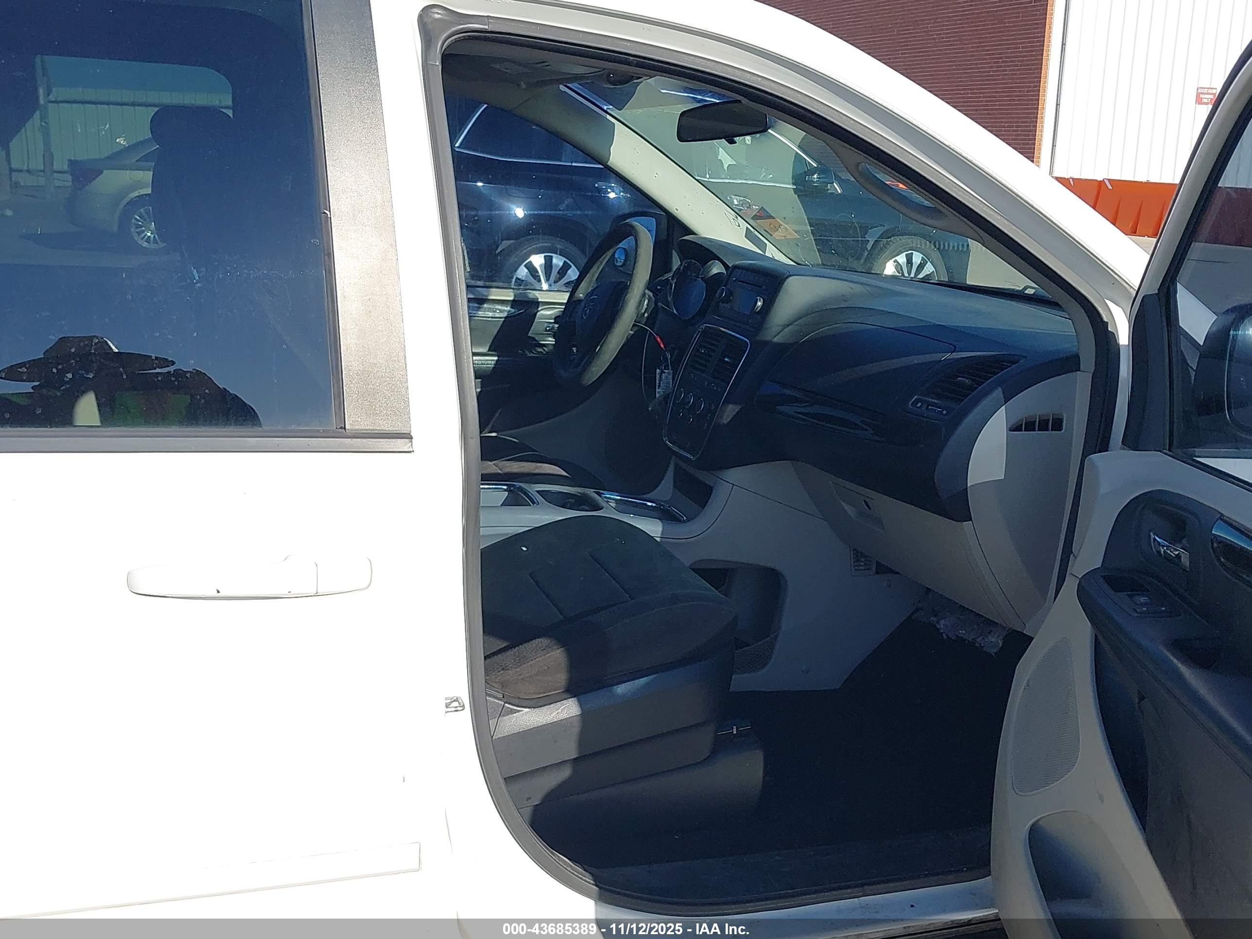 DODGE GRAND image 5
