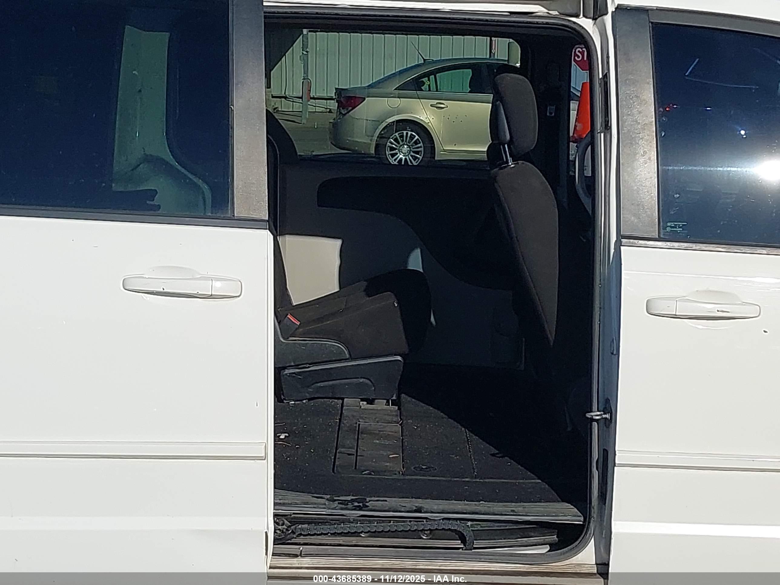 DODGE GRAND image 8