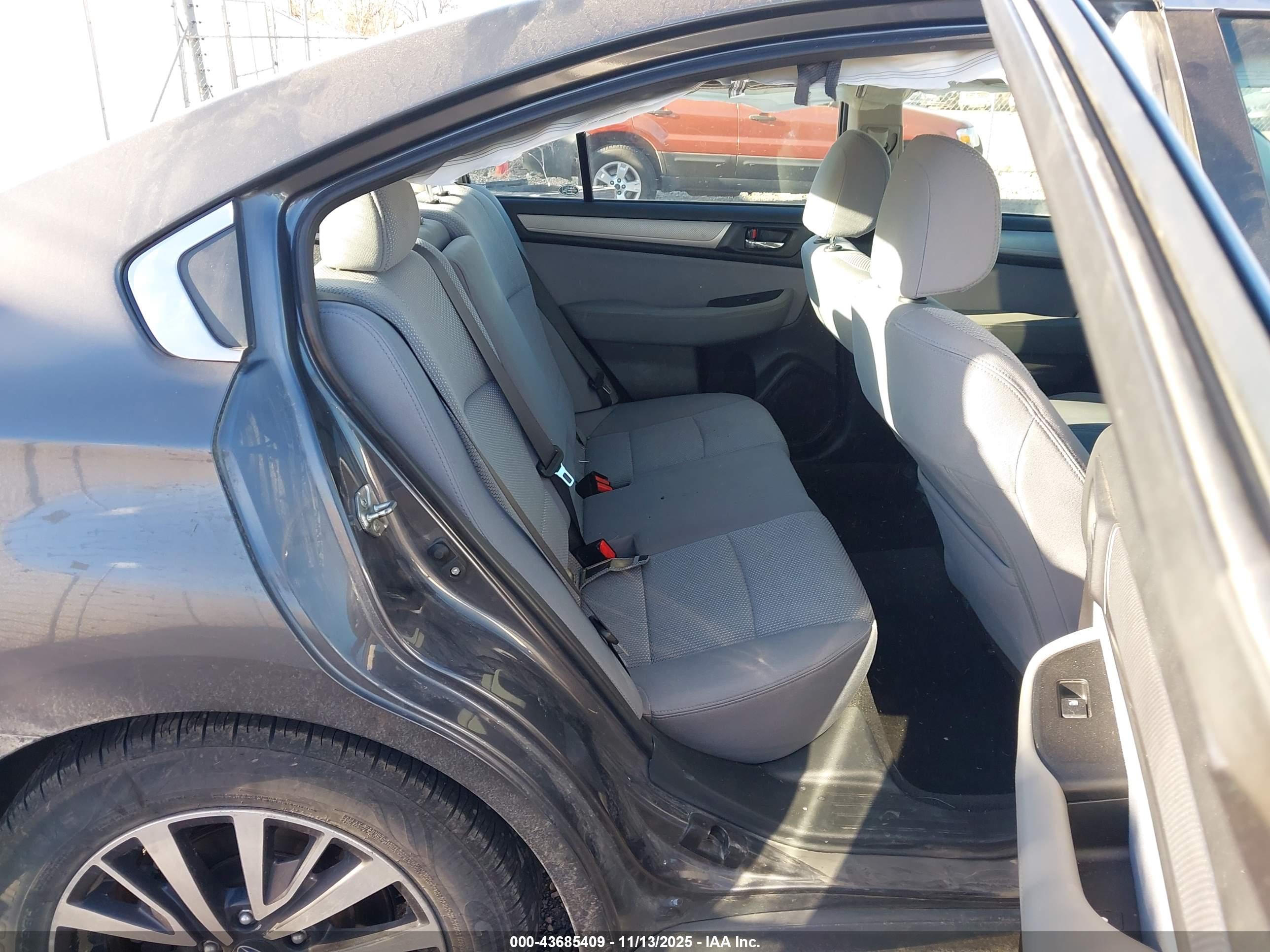 SUBARU LEGACY image 8