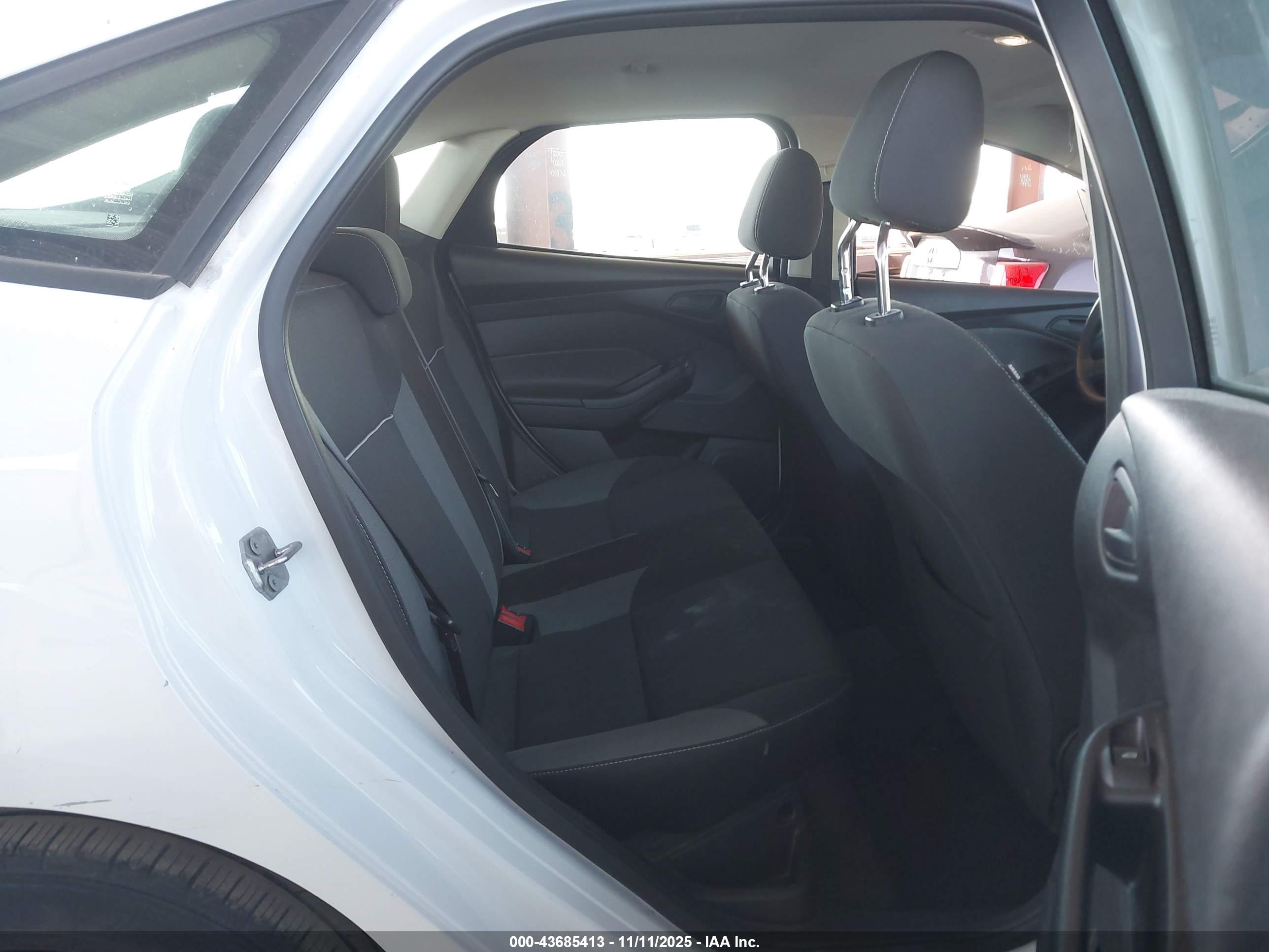 FORD FOCUS image 8