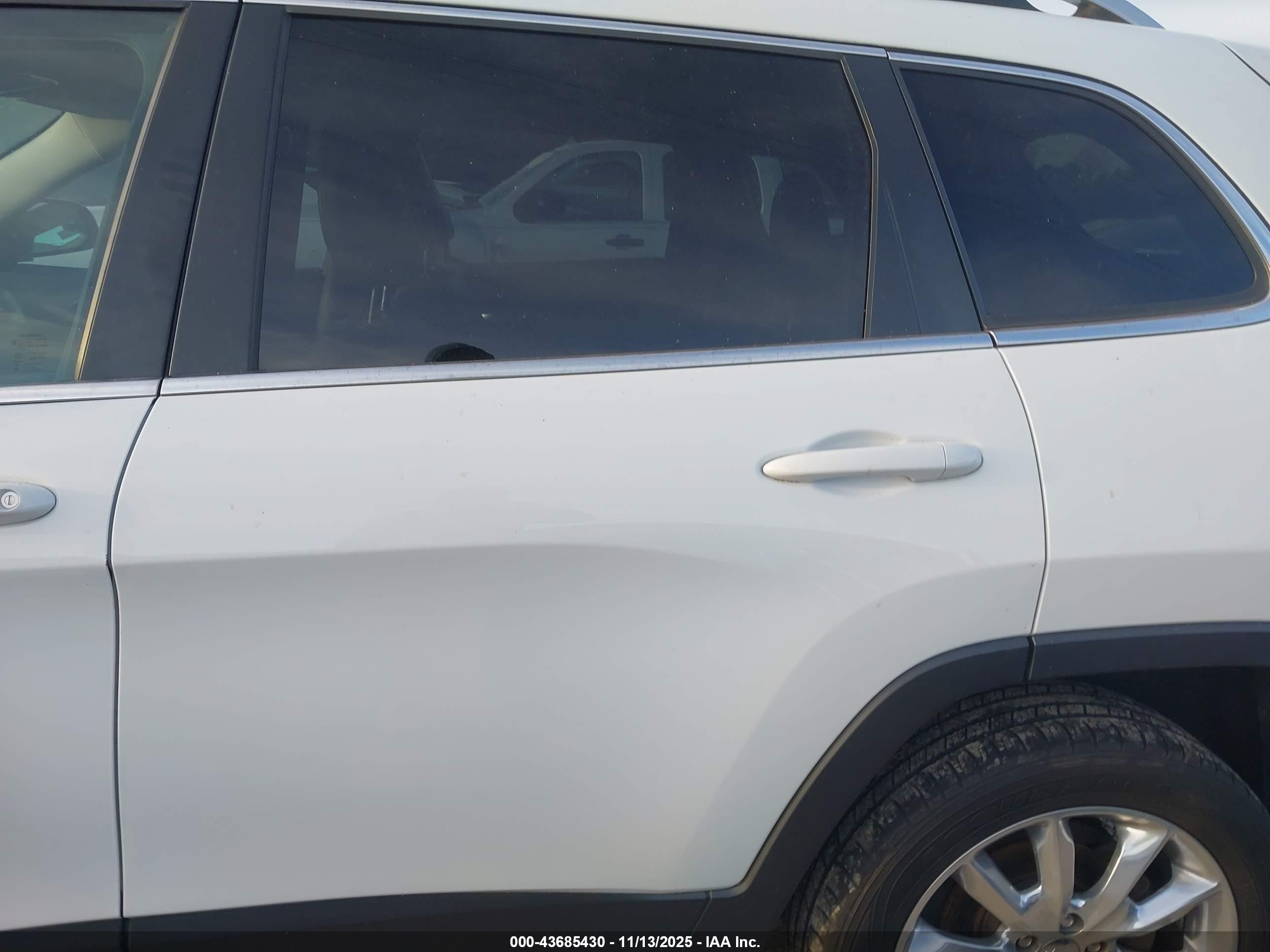JEEP CHEROKEE image 6