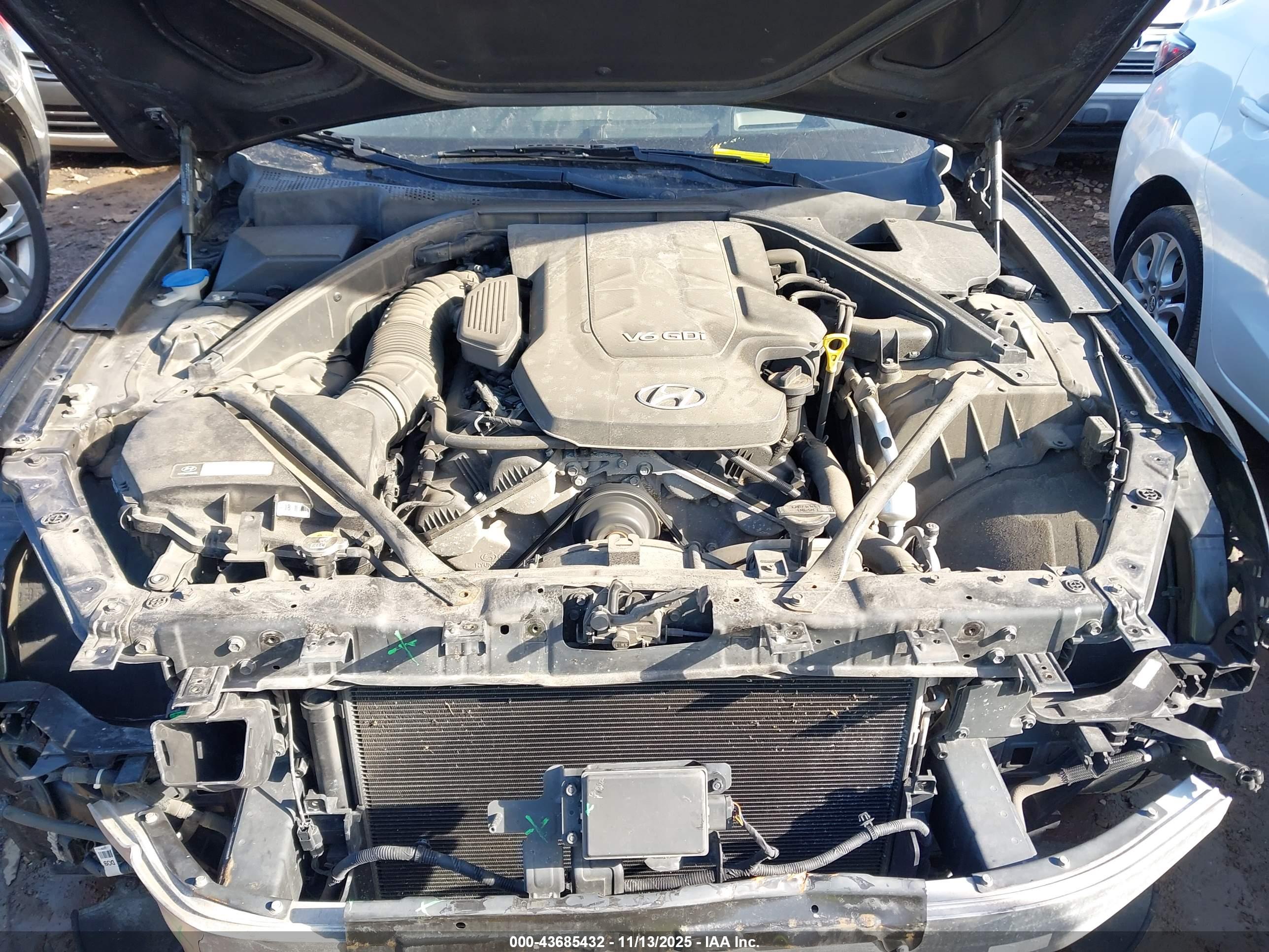 HYUNDAI GENESIS image 10