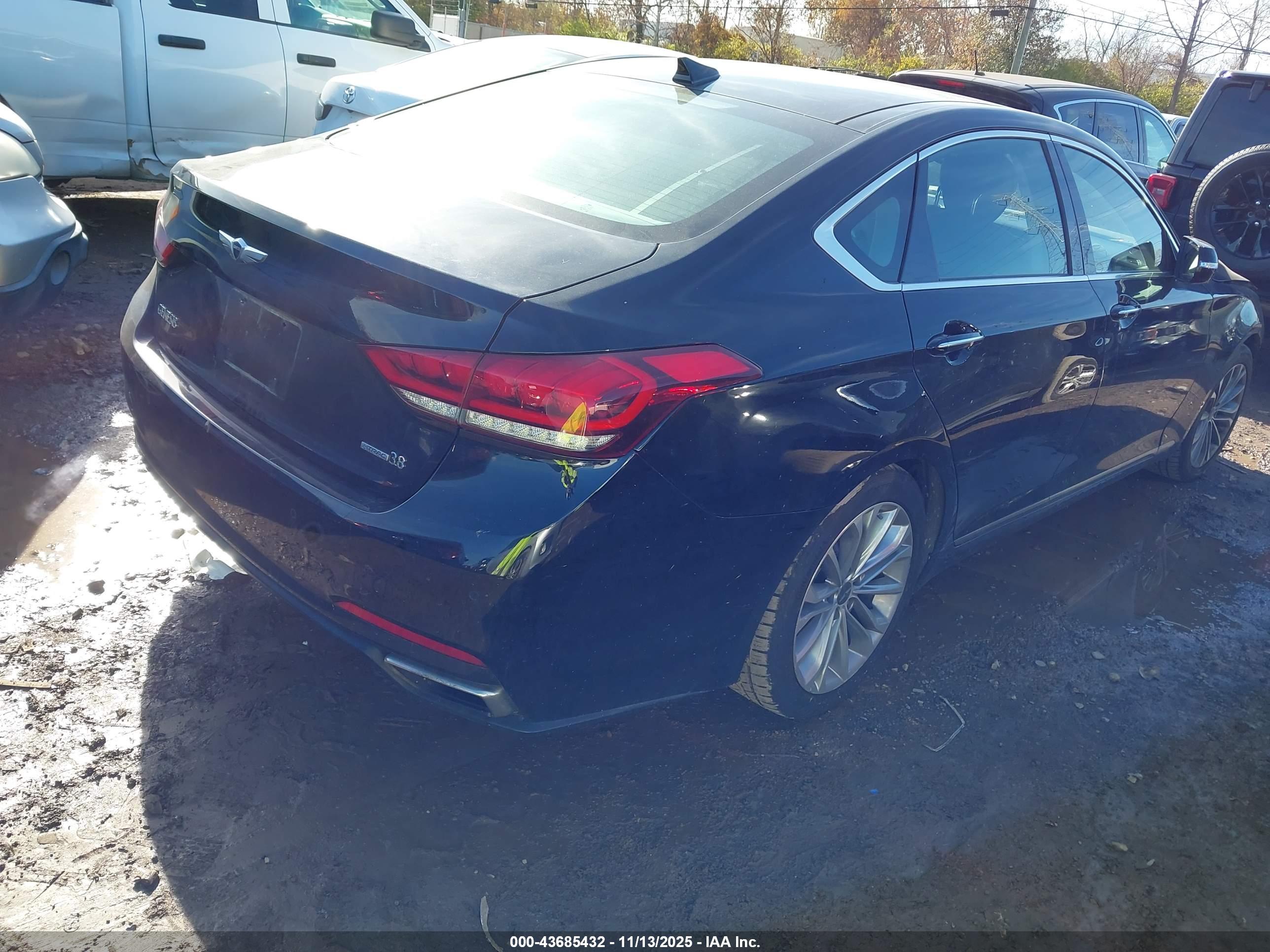 HYUNDAI GENESIS image 4