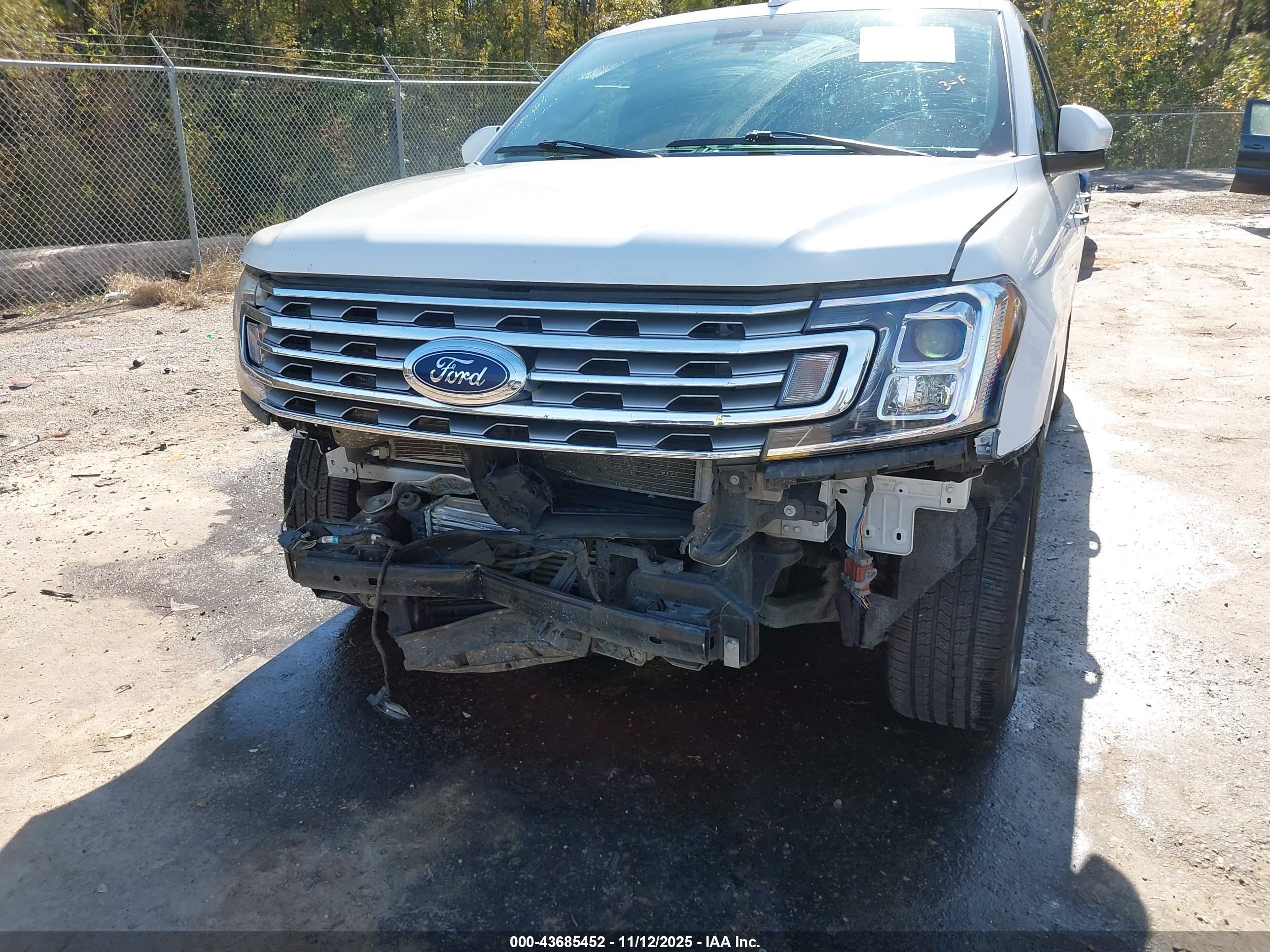 FORD EXPEDITION image 6
