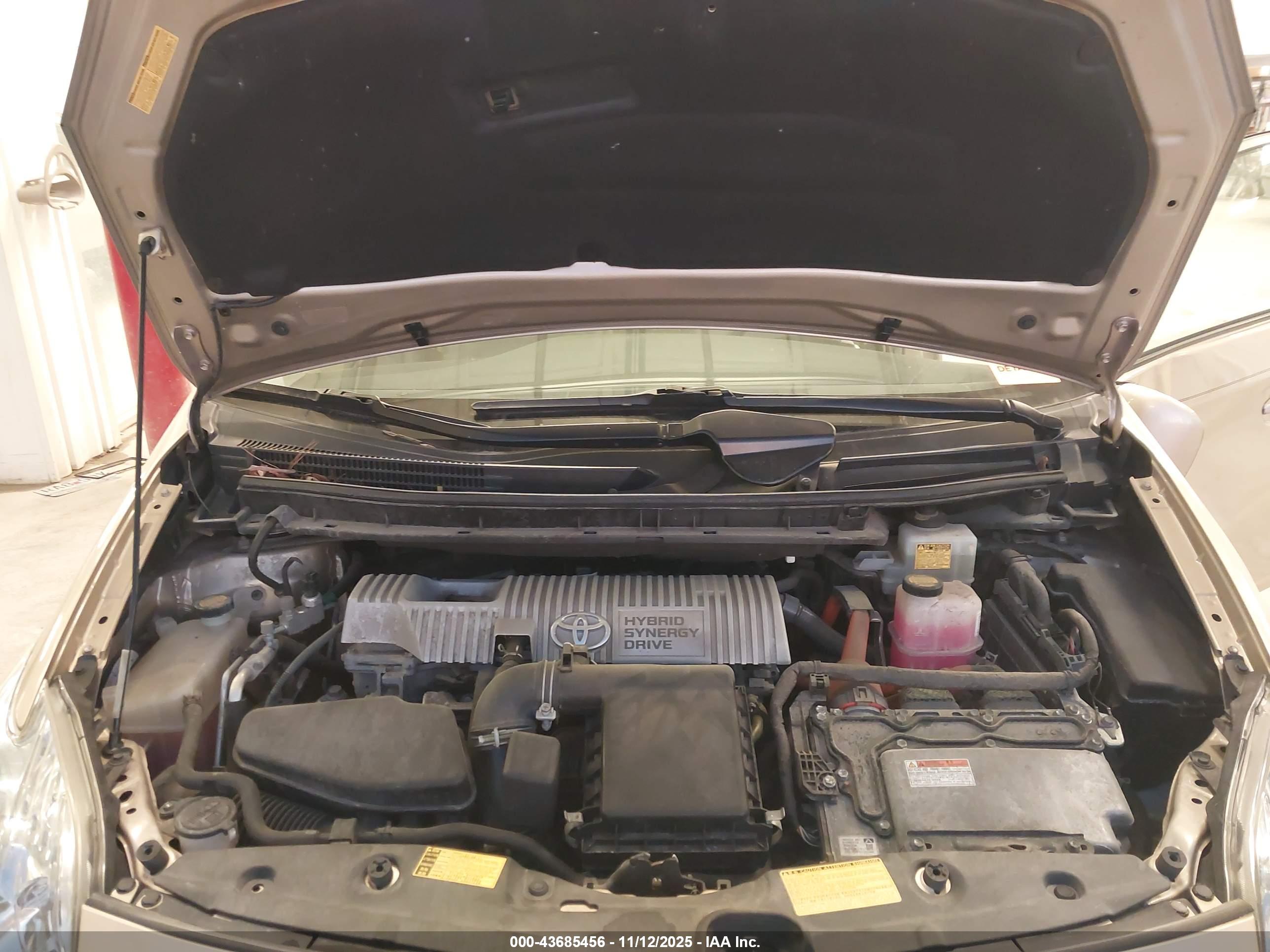 TOYOTA PRIUS image 10