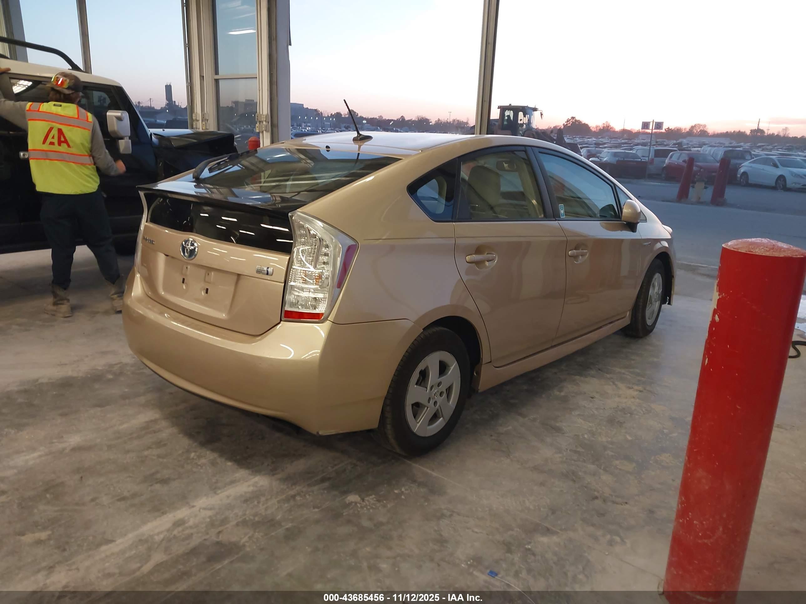 TOYOTA PRIUS image 4