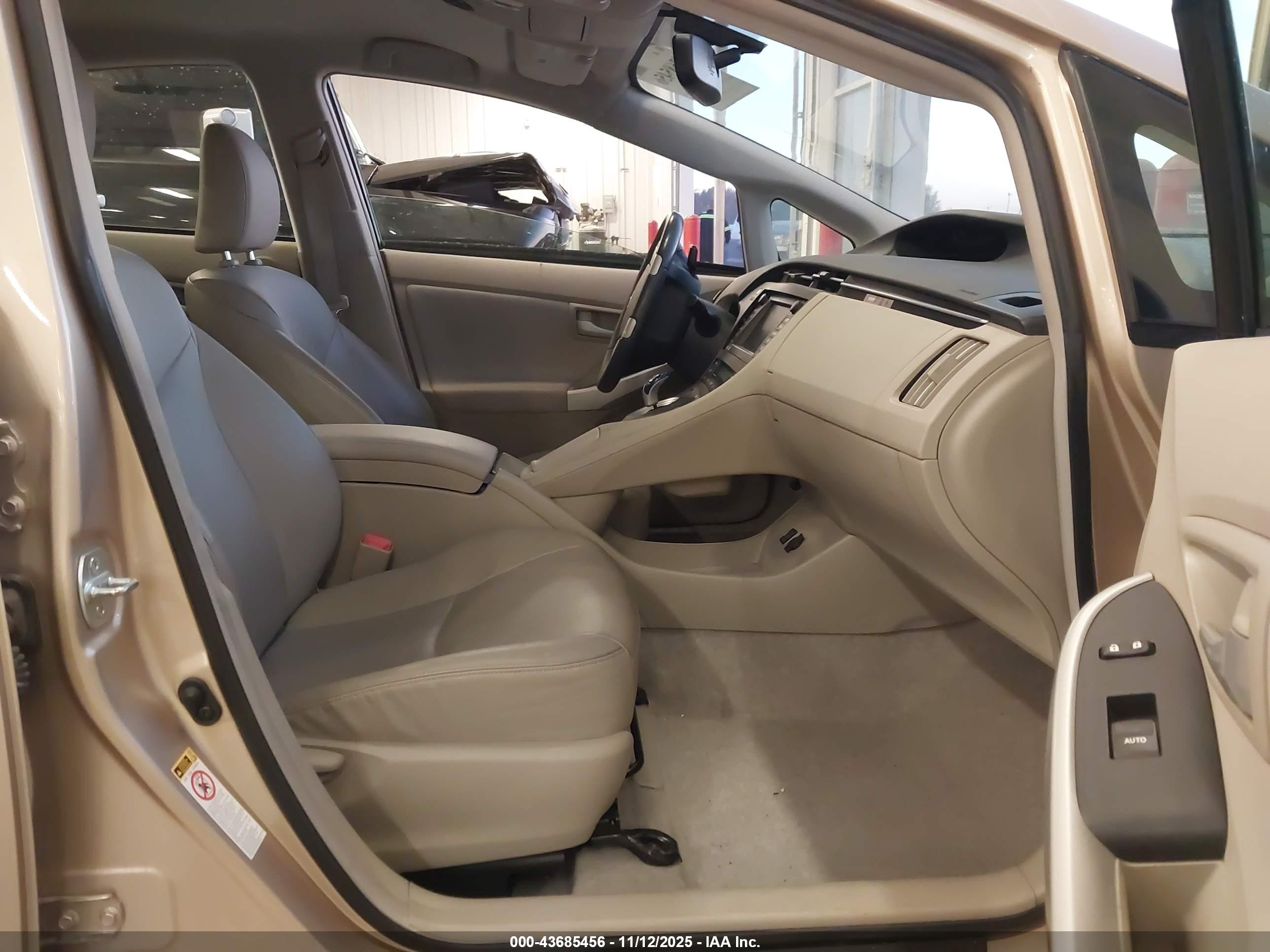 TOYOTA PRIUS image 5