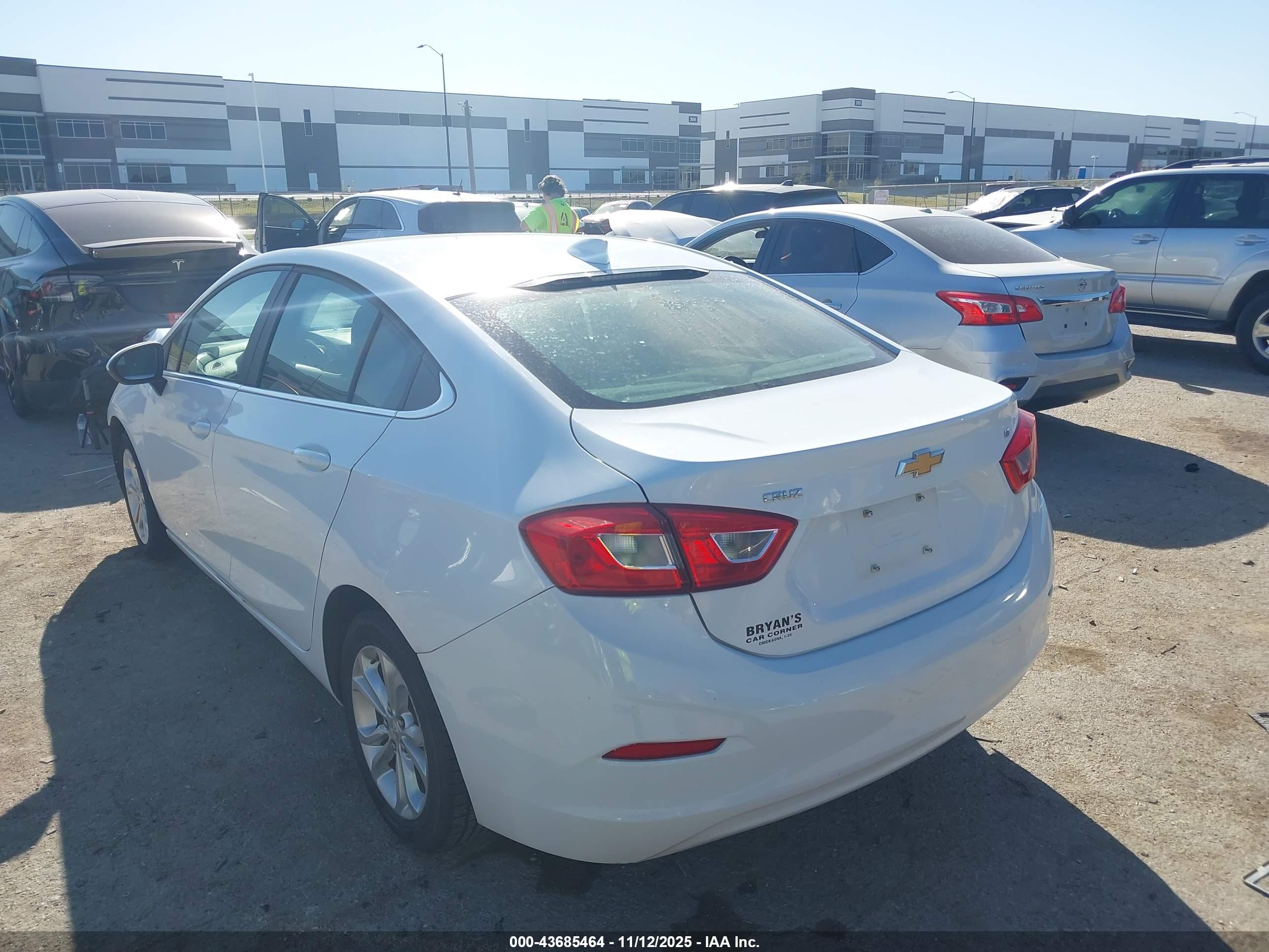 CHEVROLET CRUZE image 3