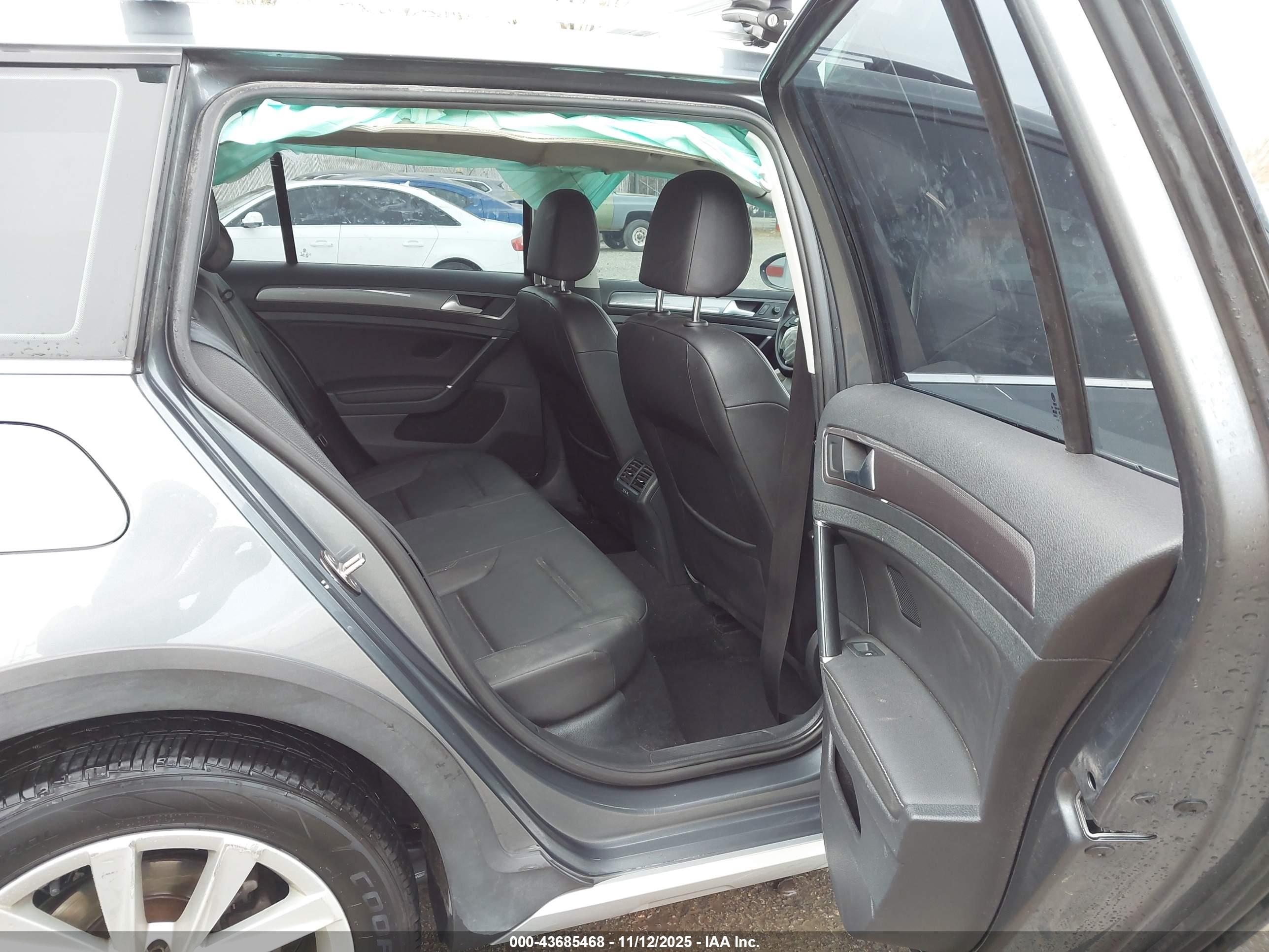 VOLKSWAGEN GOLF image 8
