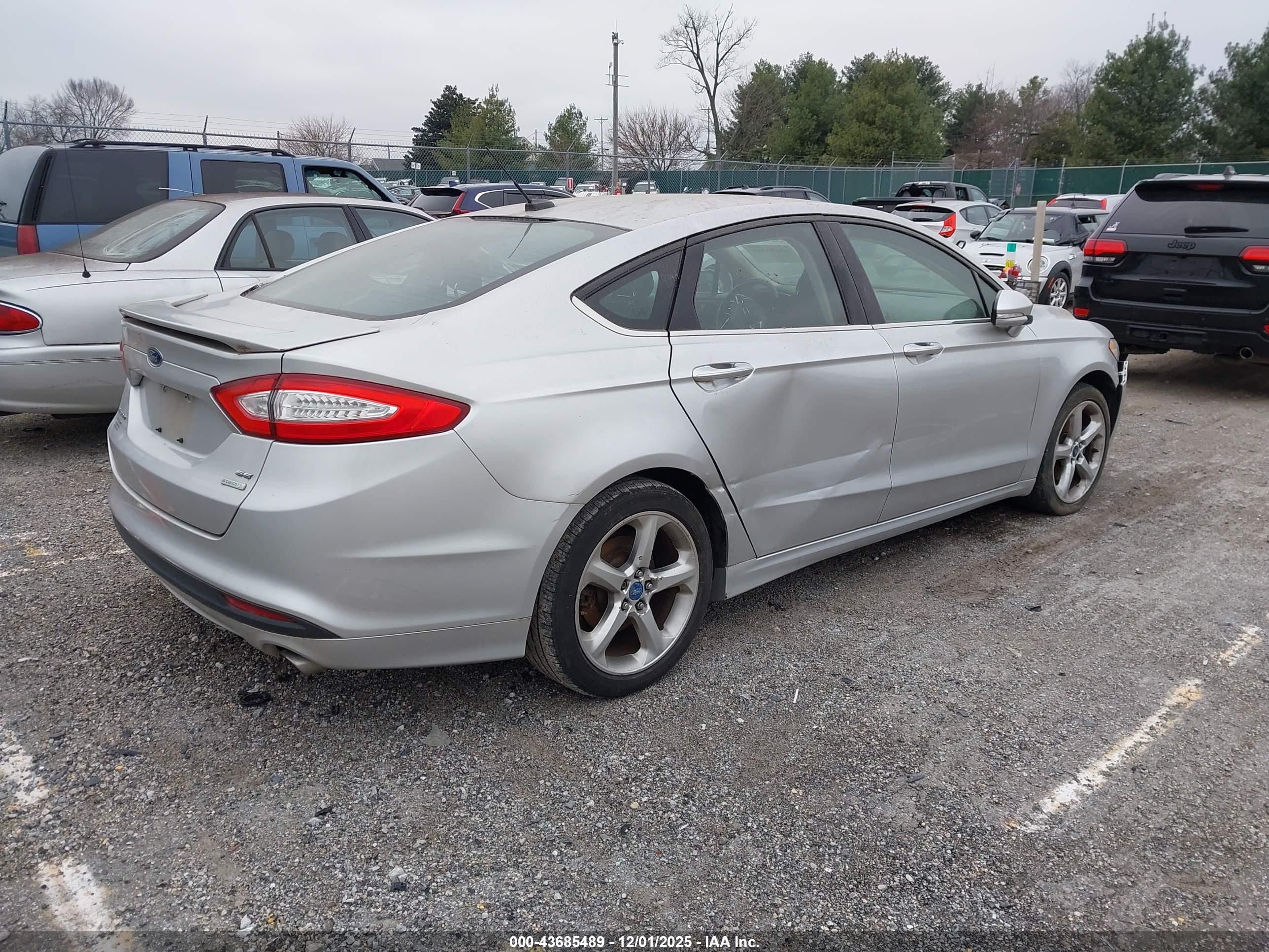 FORD FUSION image 4
