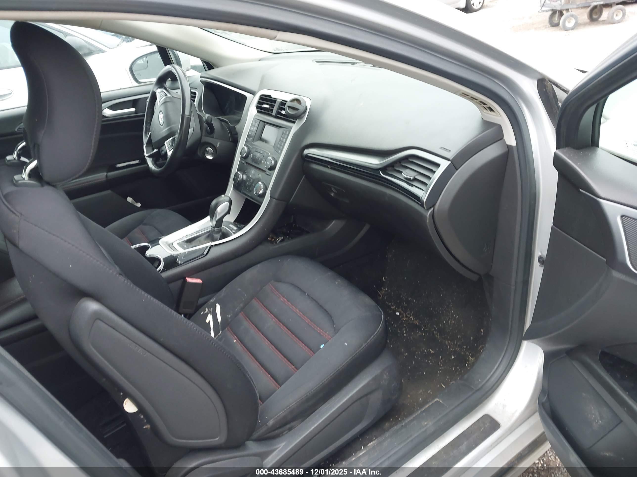 FORD FUSION image 5