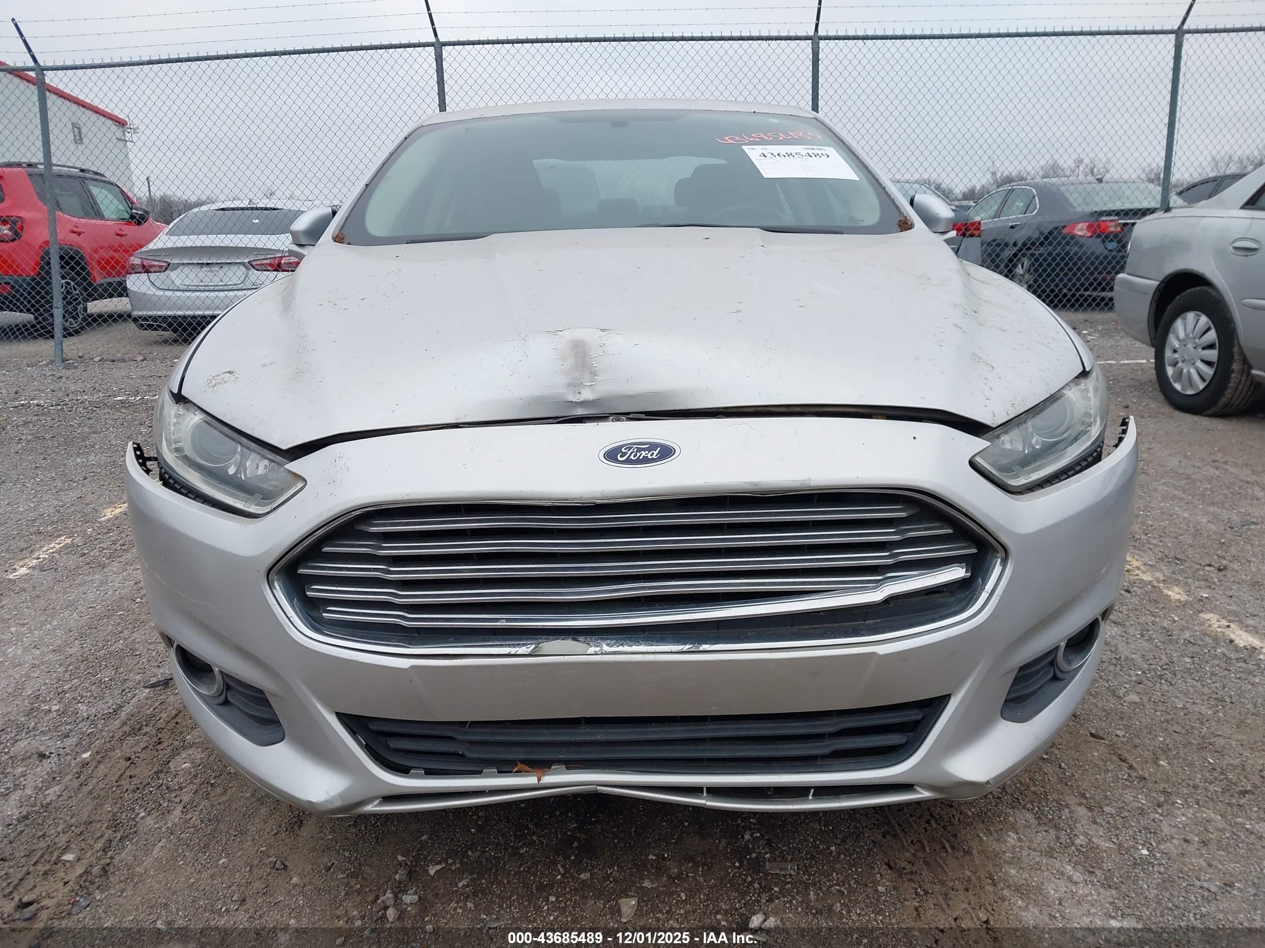 FORD FUSION image 6