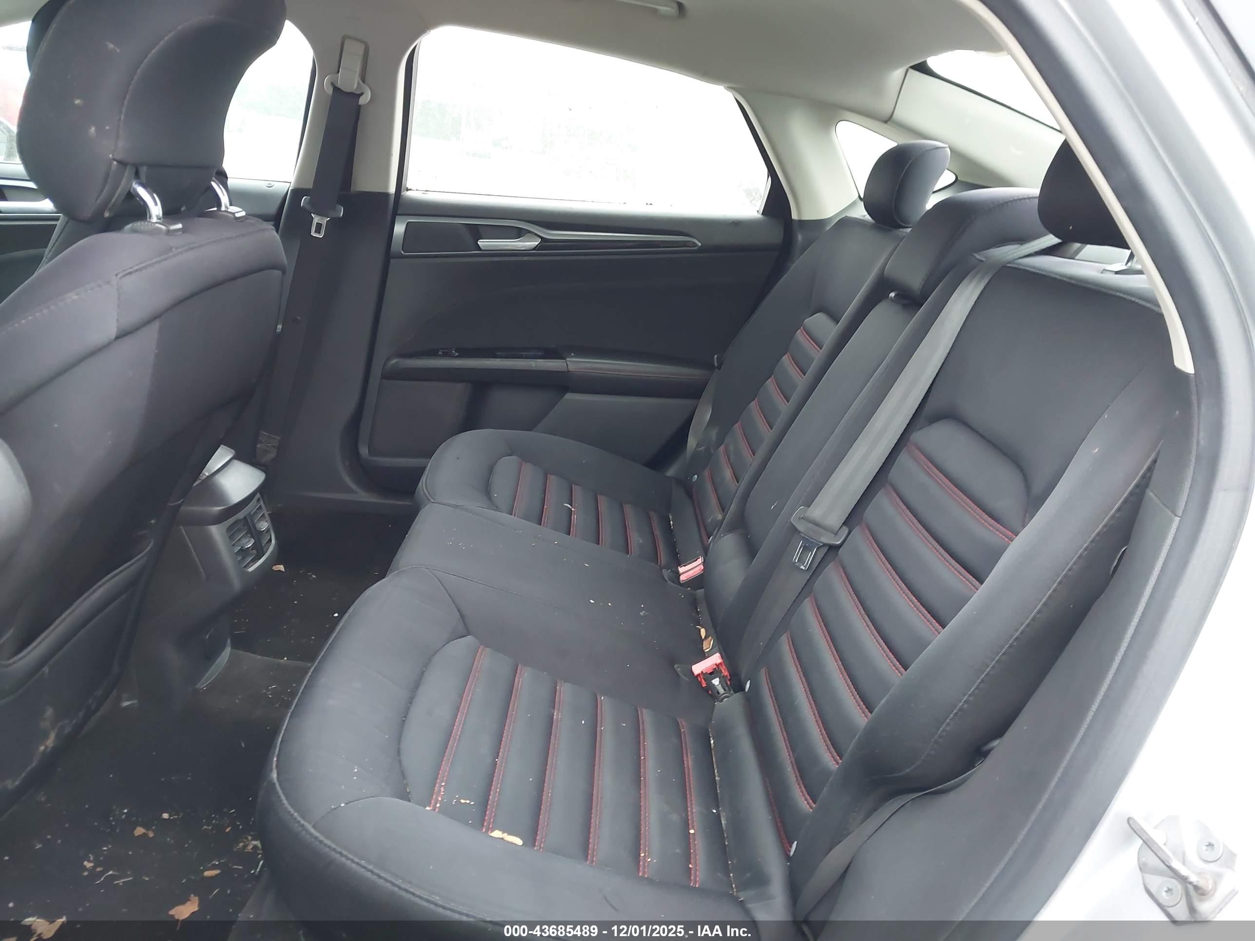 FORD FUSION image 8