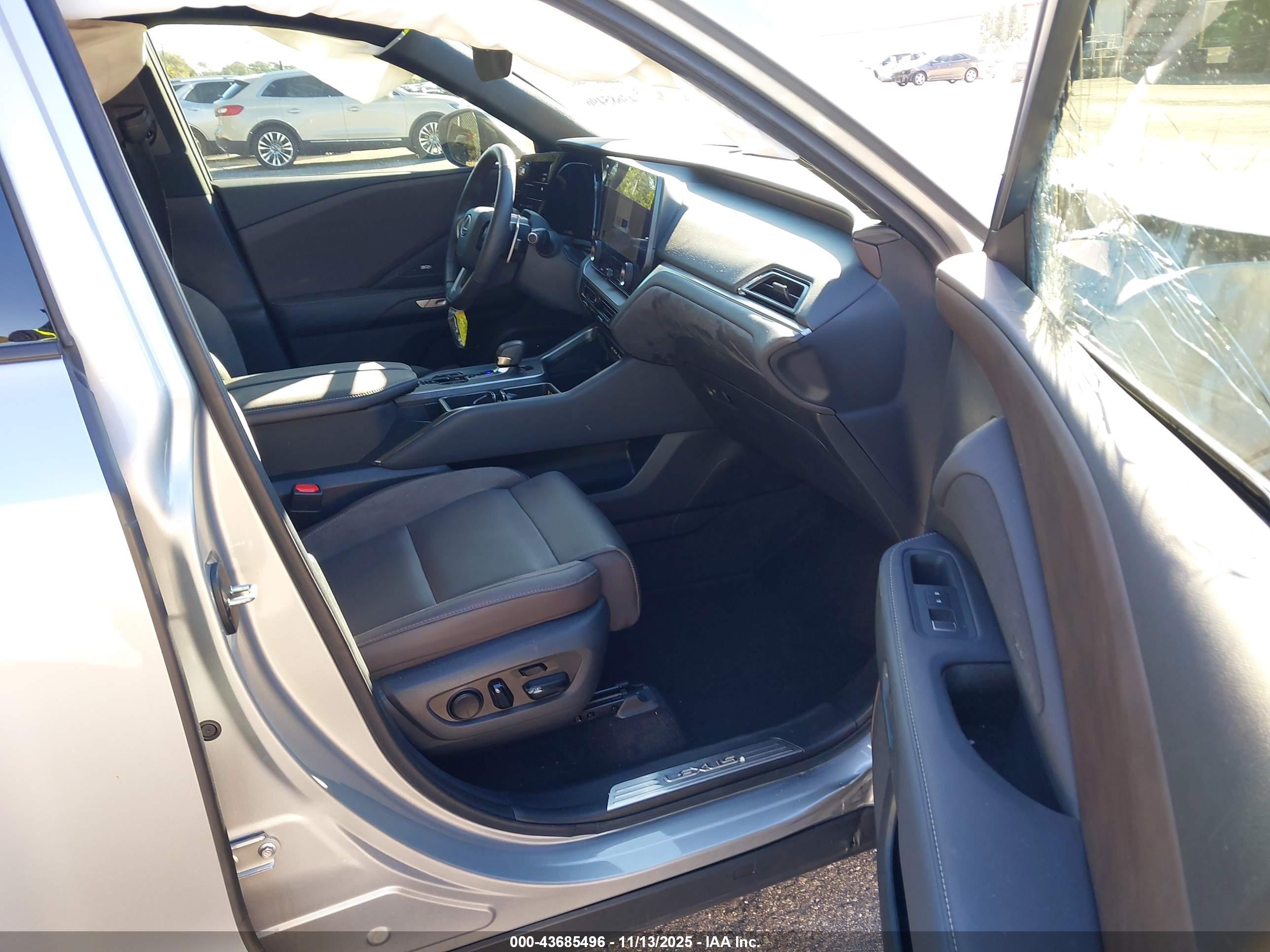 LEXUS TX image 5