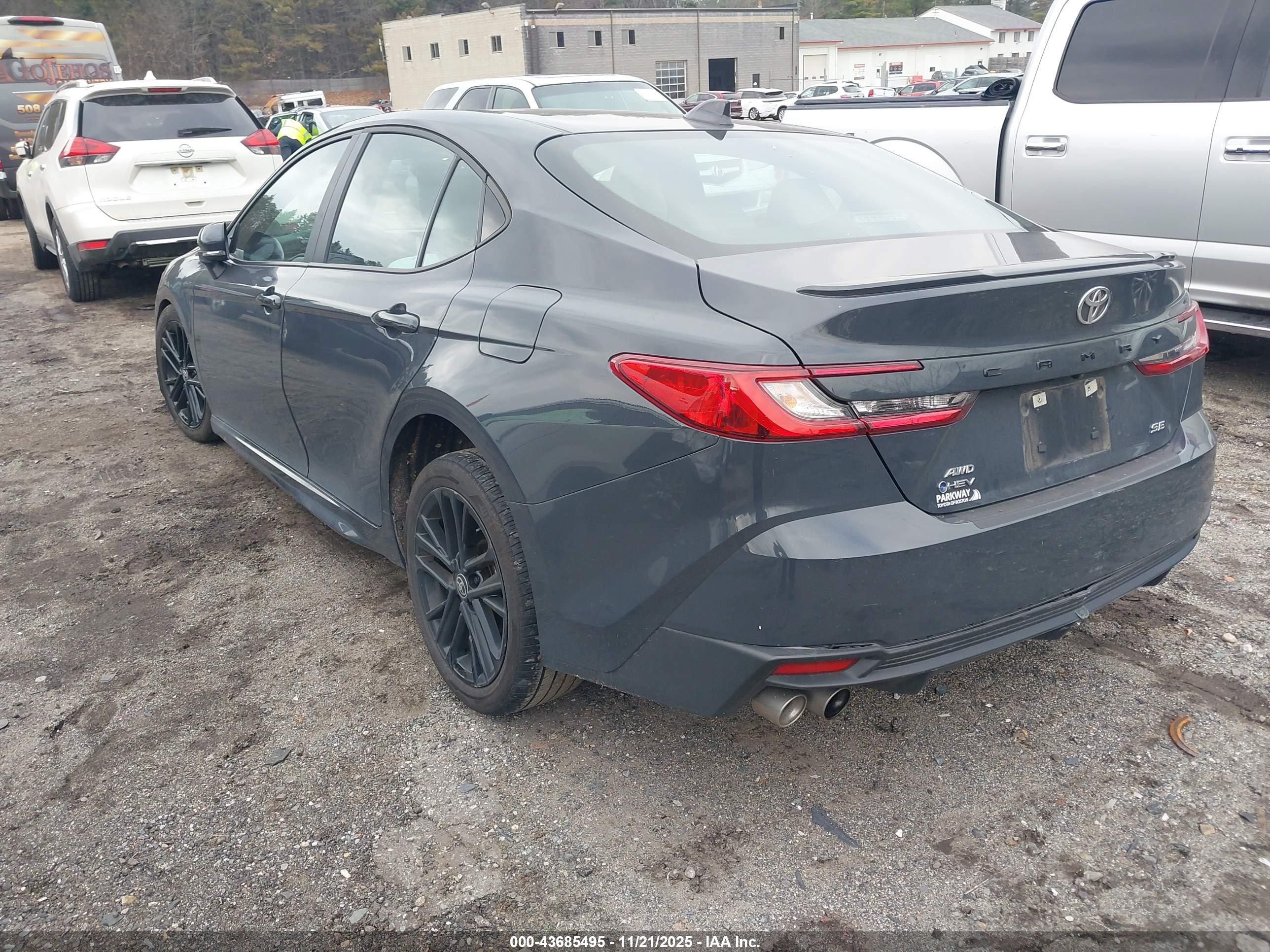 TOYOTA CAMRY image 3