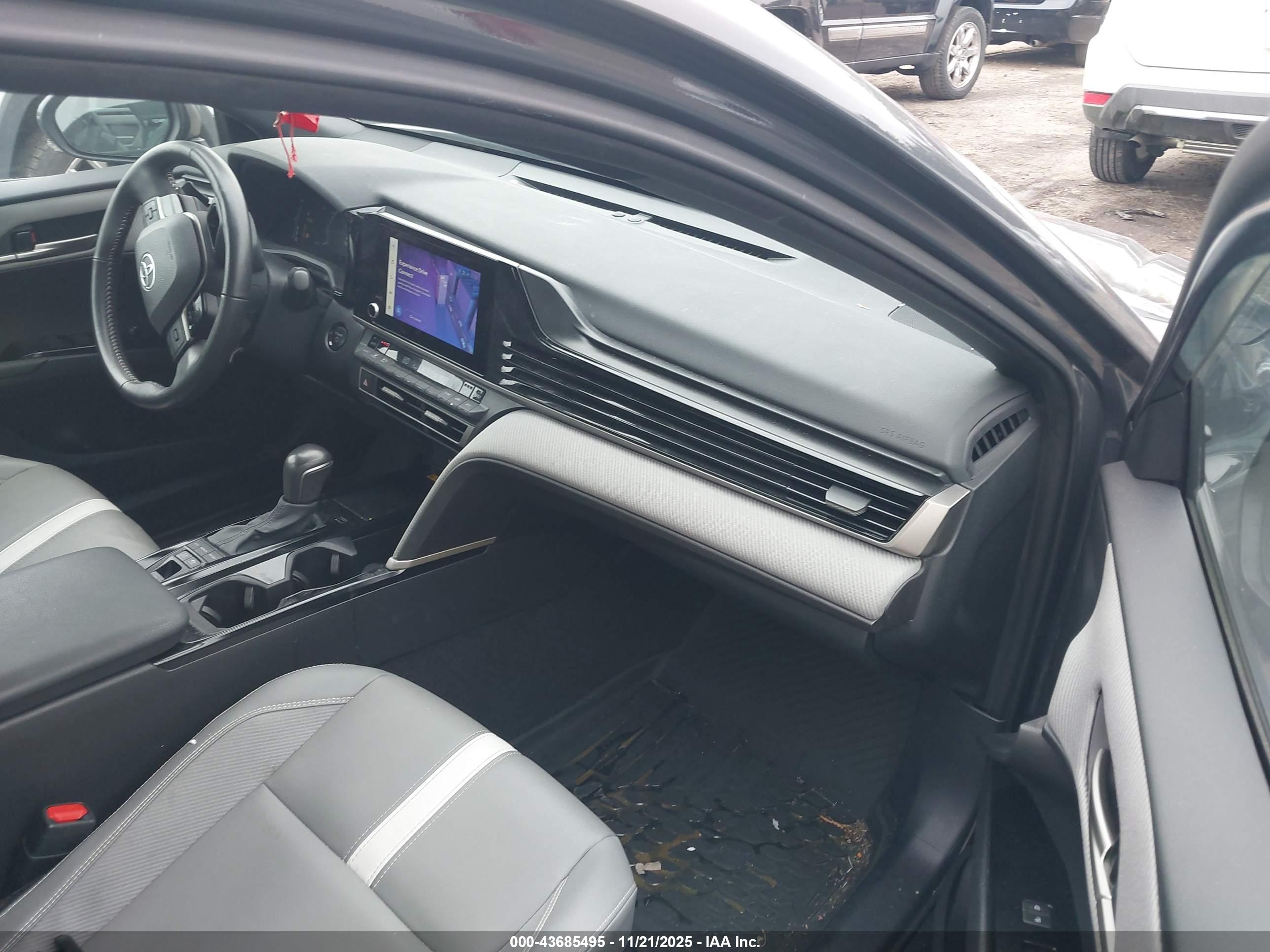TOYOTA CAMRY image 5