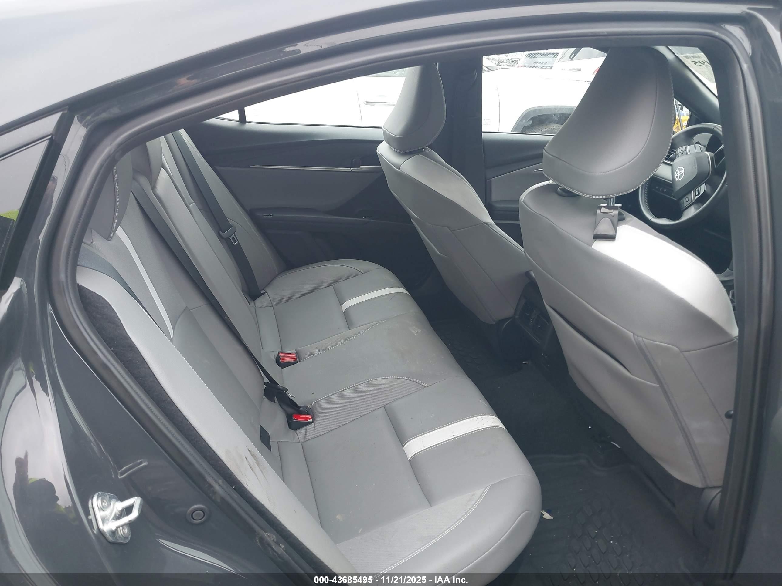 TOYOTA CAMRY image 8