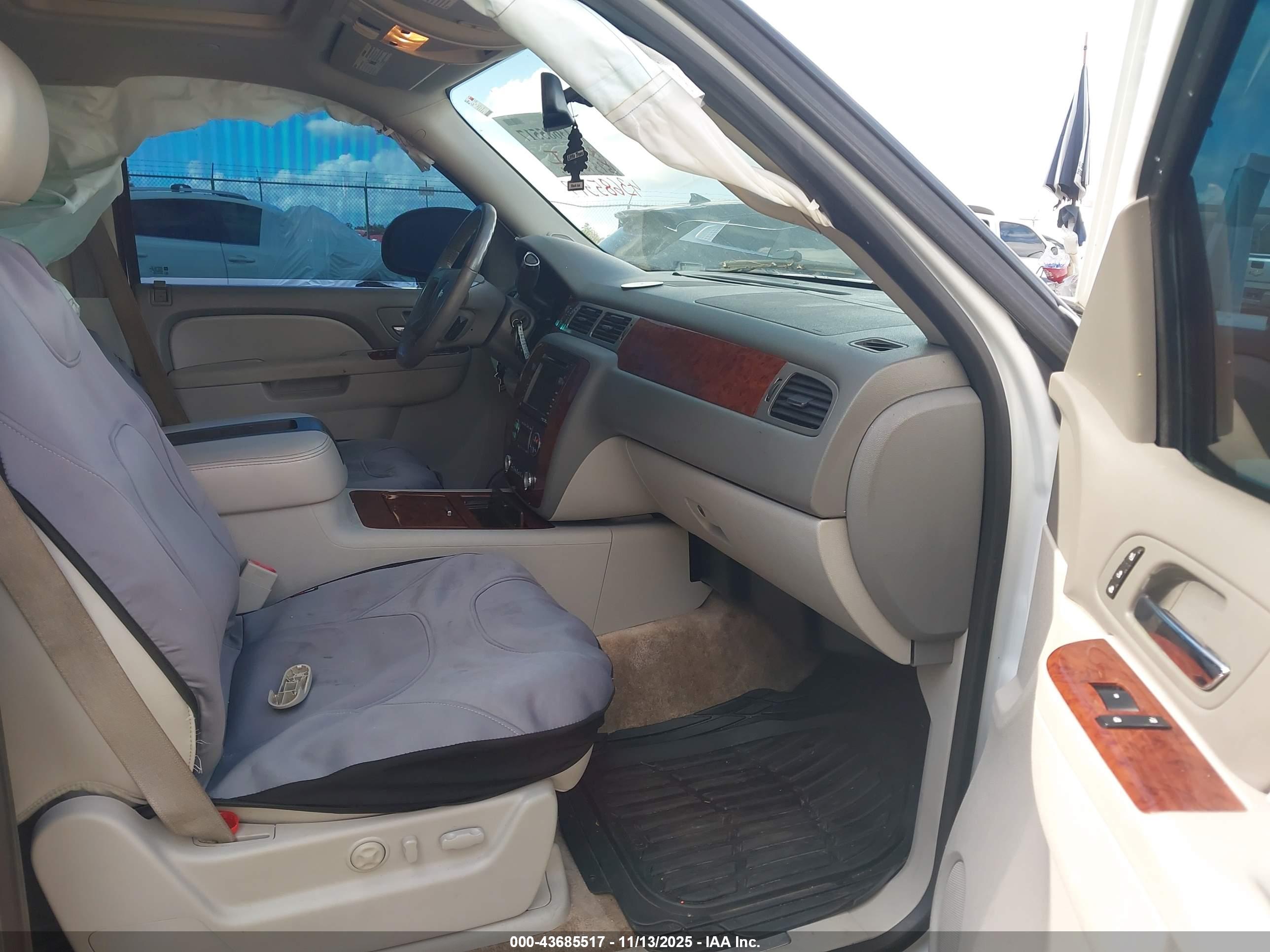 CHEVROLET TAHOE image 5