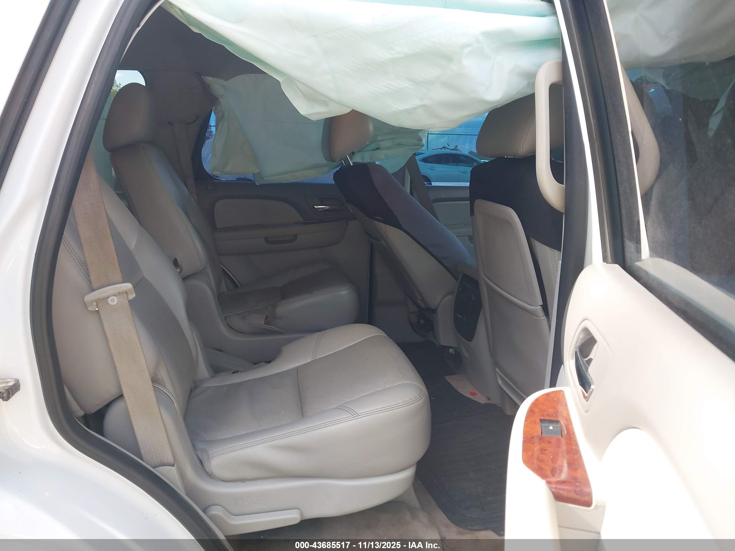 CHEVROLET TAHOE image 8