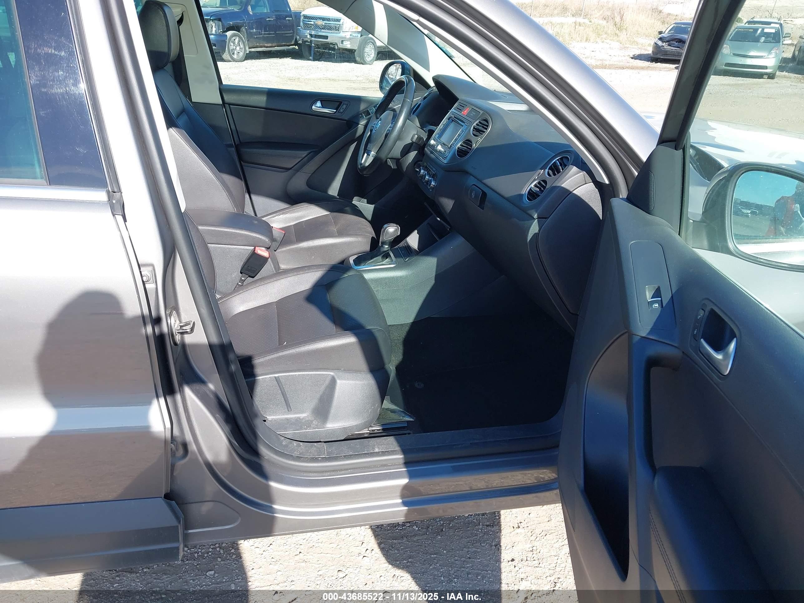 VOLKSWAGEN TIGUAN image 5