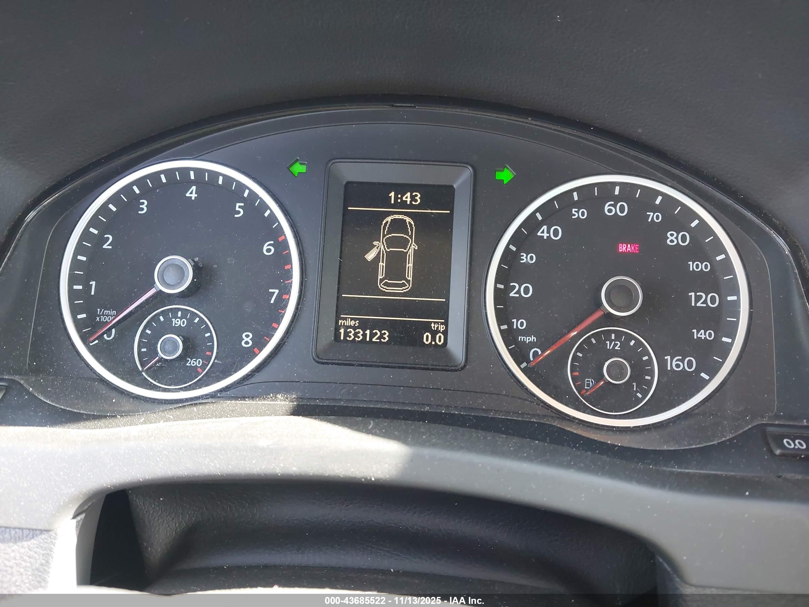 VOLKSWAGEN TIGUAN image 7