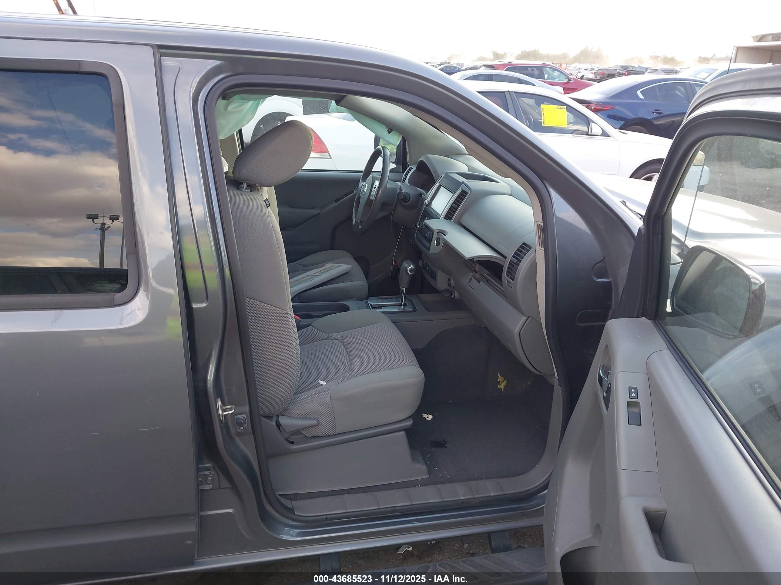 NISSAN FRONTIER image 5