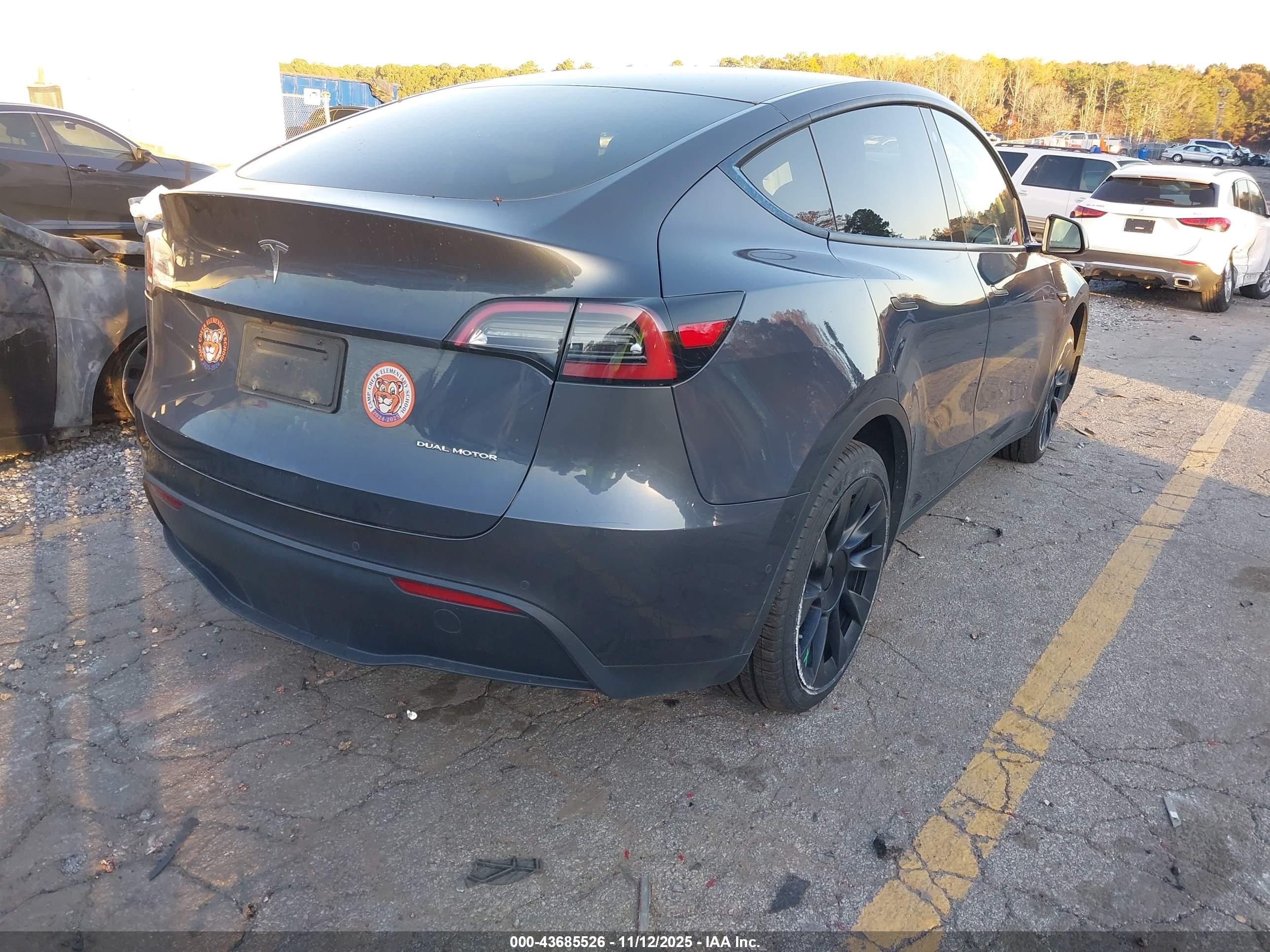 TESLA MODEL image 4