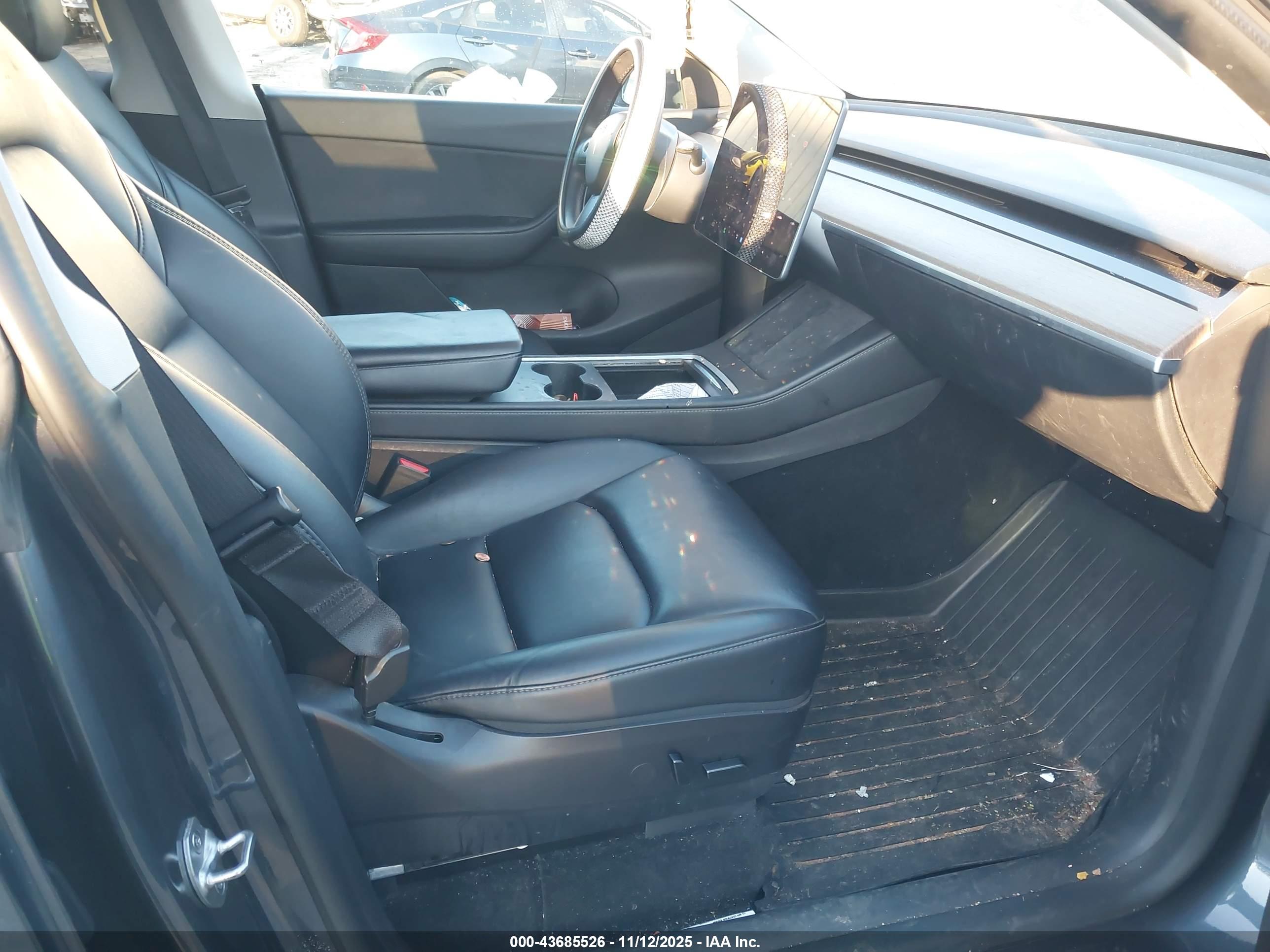 TESLA MODEL image 5