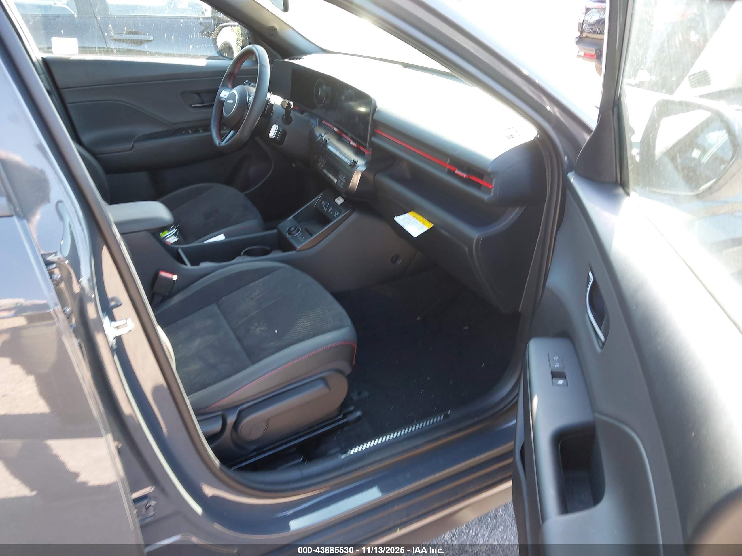 HYUNDAI KONA image 5