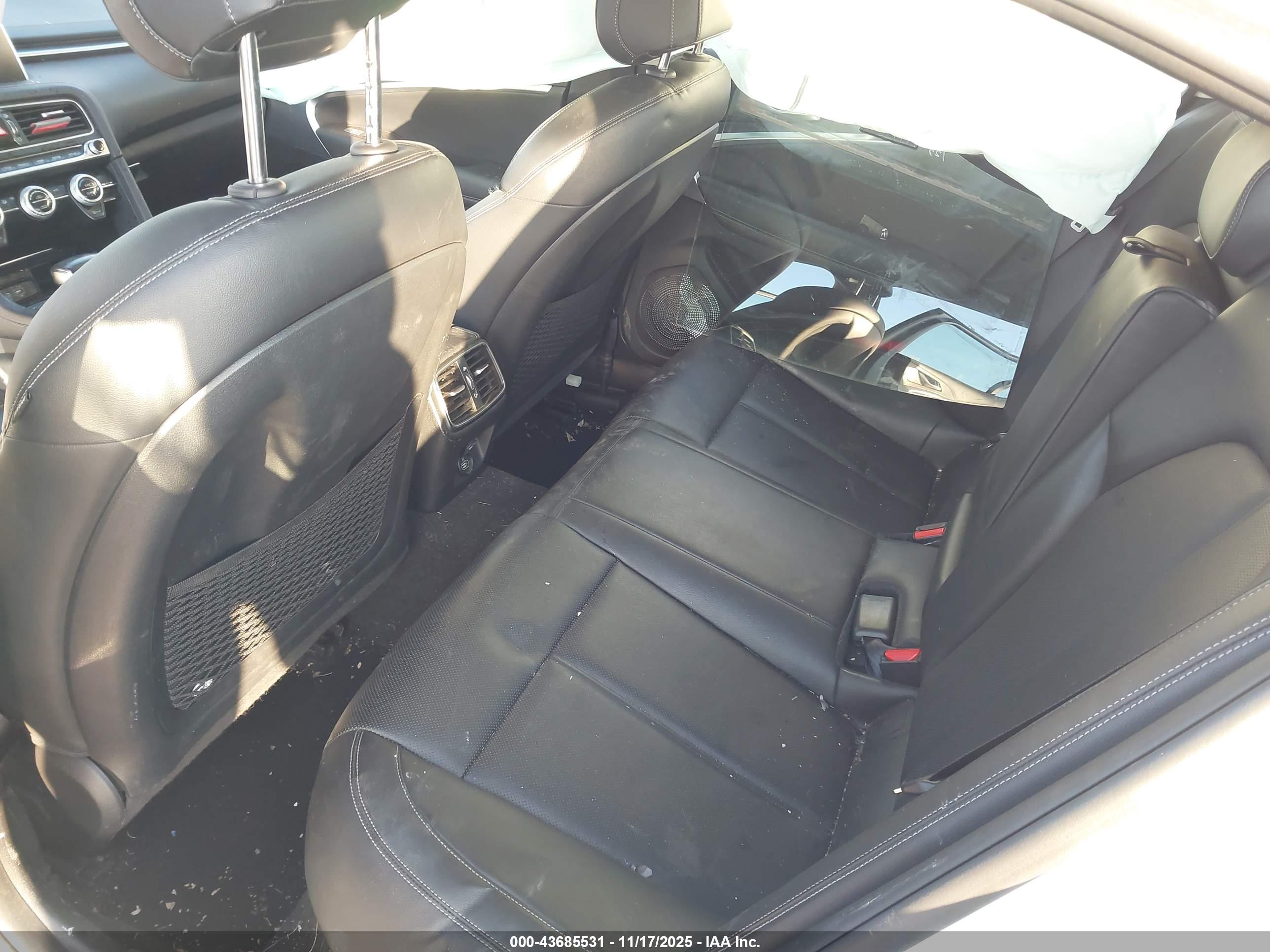 GENESIS G70 image 8