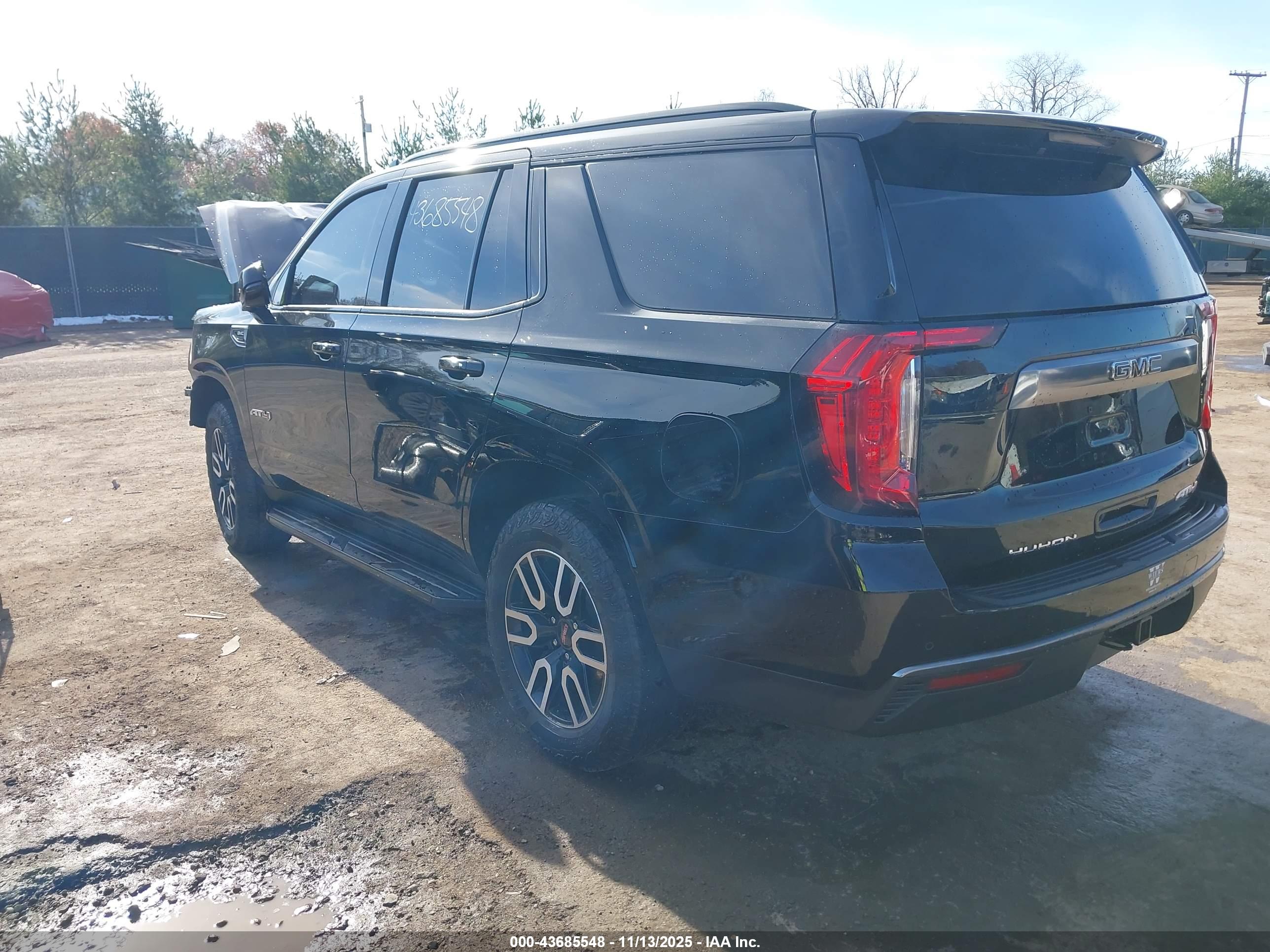 GMC YUKON image 3